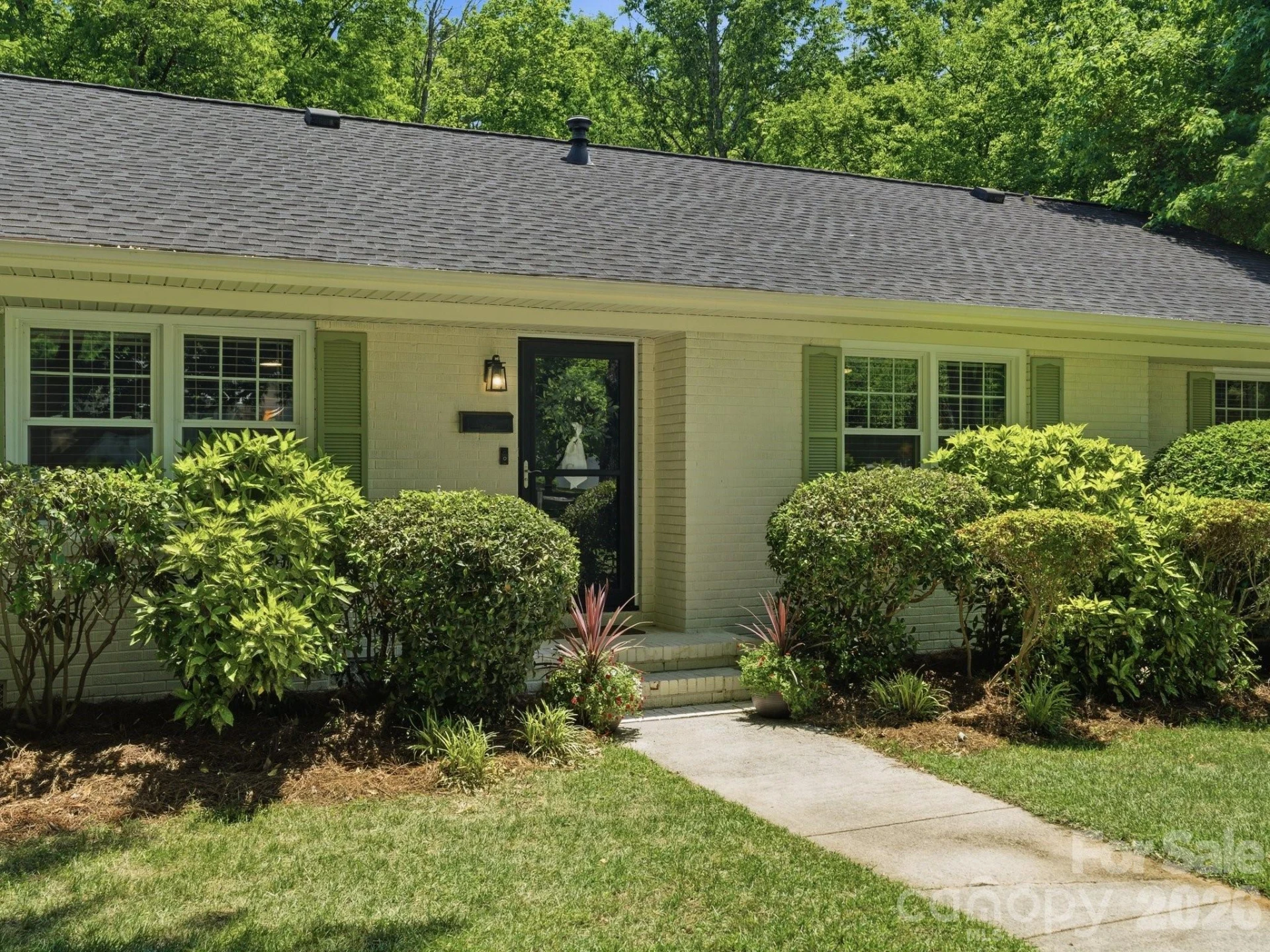 1534 Edgewater Drive - Photo 3