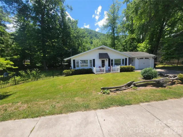 221 Moody Farm Road, Maggie Valley, NC, 28751