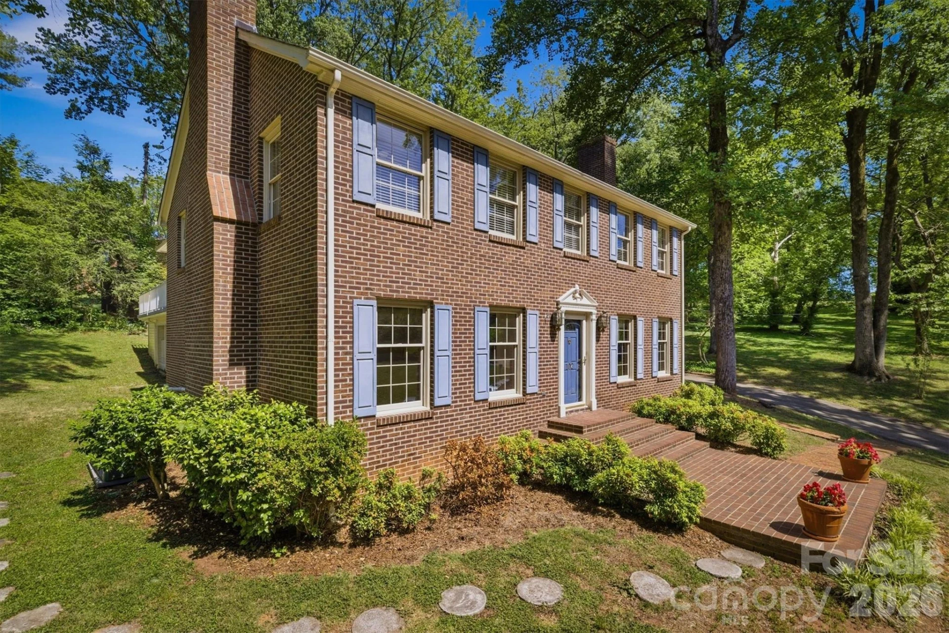102 Woodland Drive - Photo 3