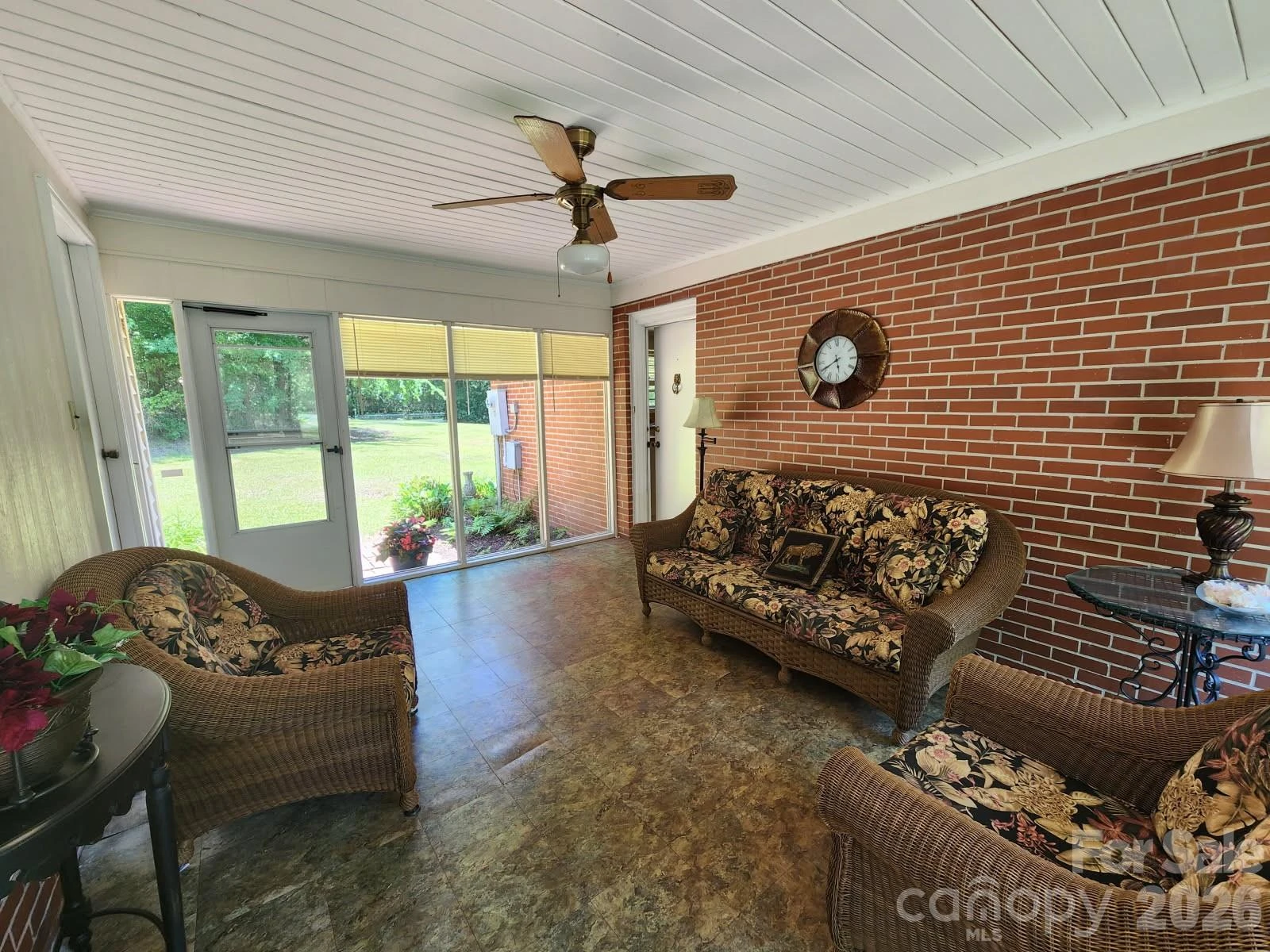 2333 Lynwood Drive - Photo 11