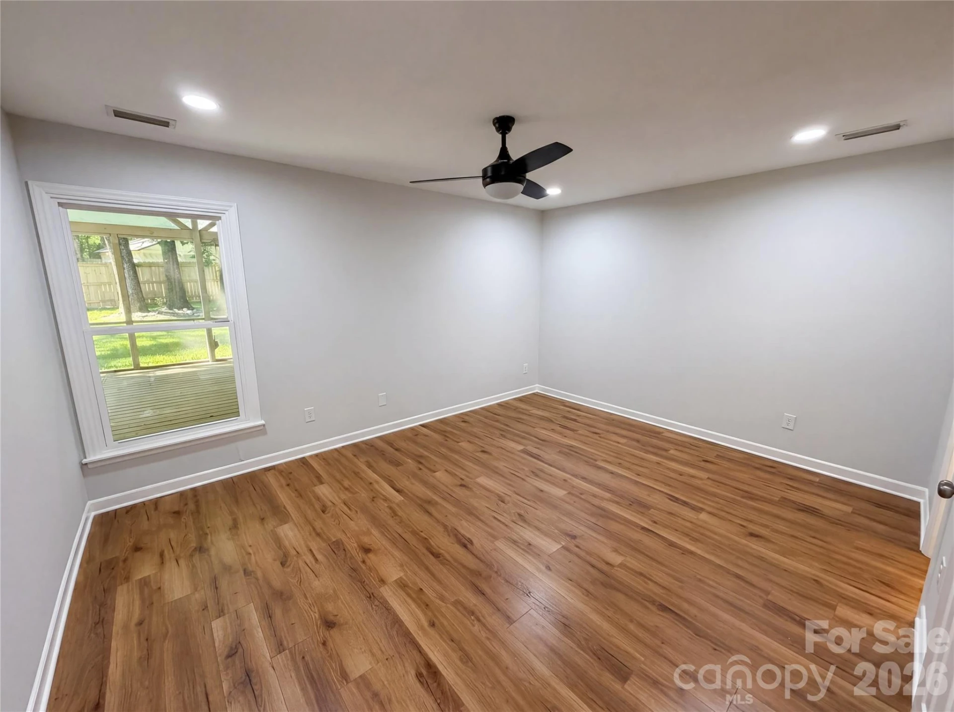 4554 Strangford Avenue - Photo 4