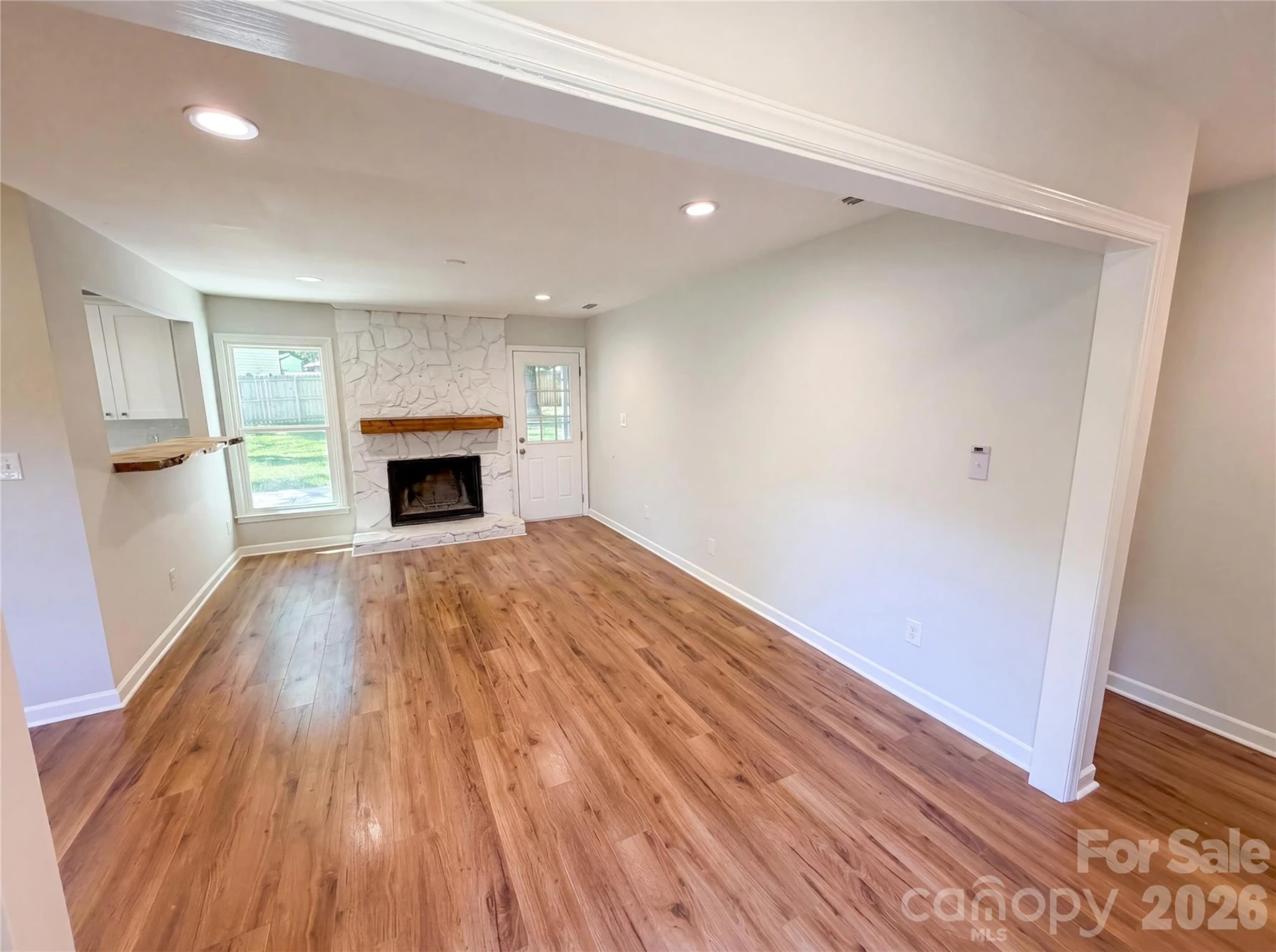 4554 Strangford Avenue - Photo 9