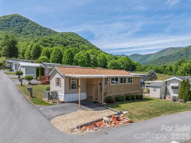 4 Levi Downs, Maggie Valley, NC, 28751