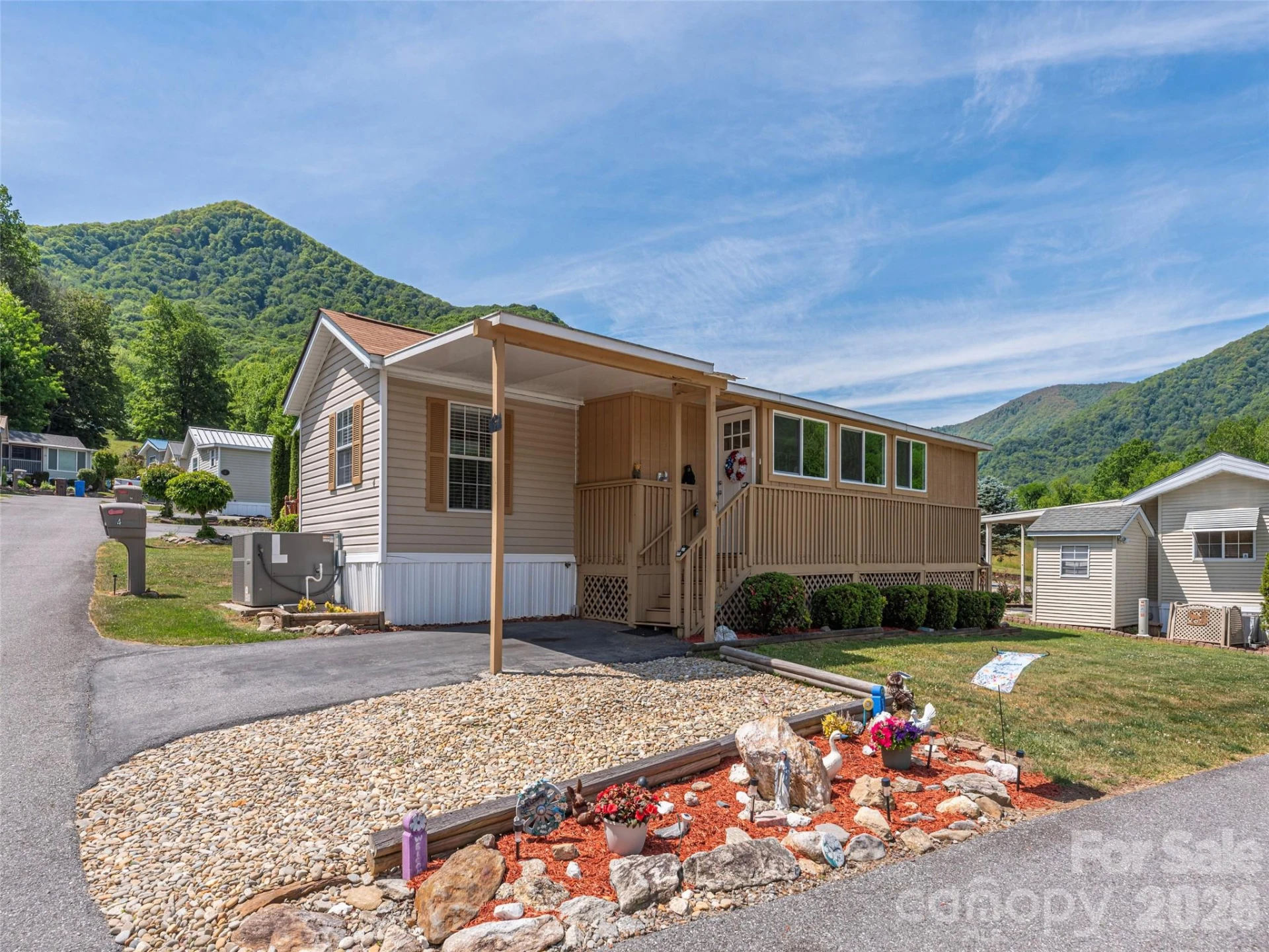 4 Levi Downs - Photo 2