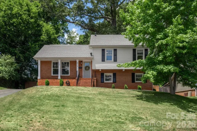 6912 Woodstock Drive