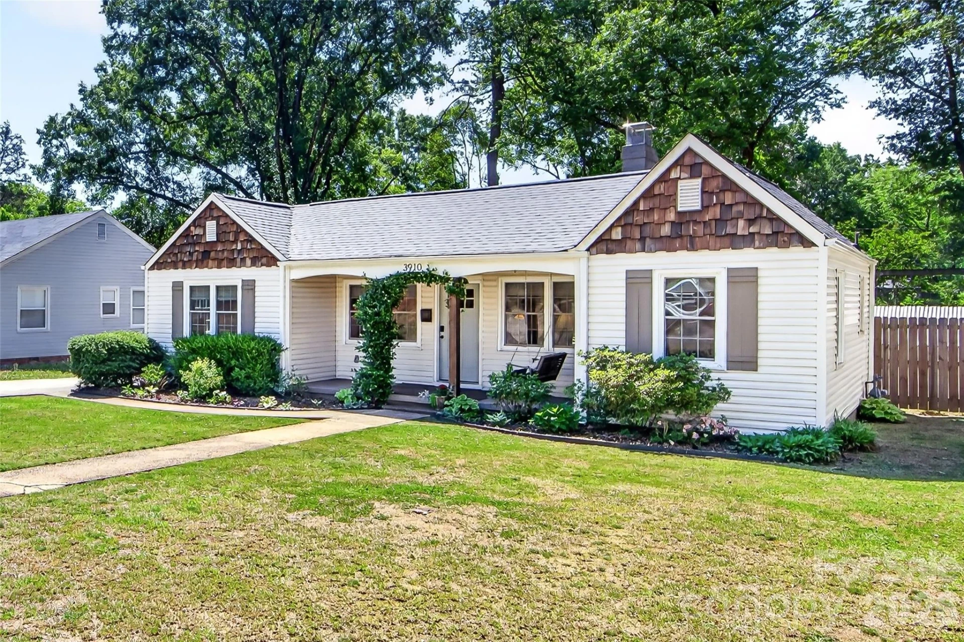 3910 Admiral Avenue - Photo 2