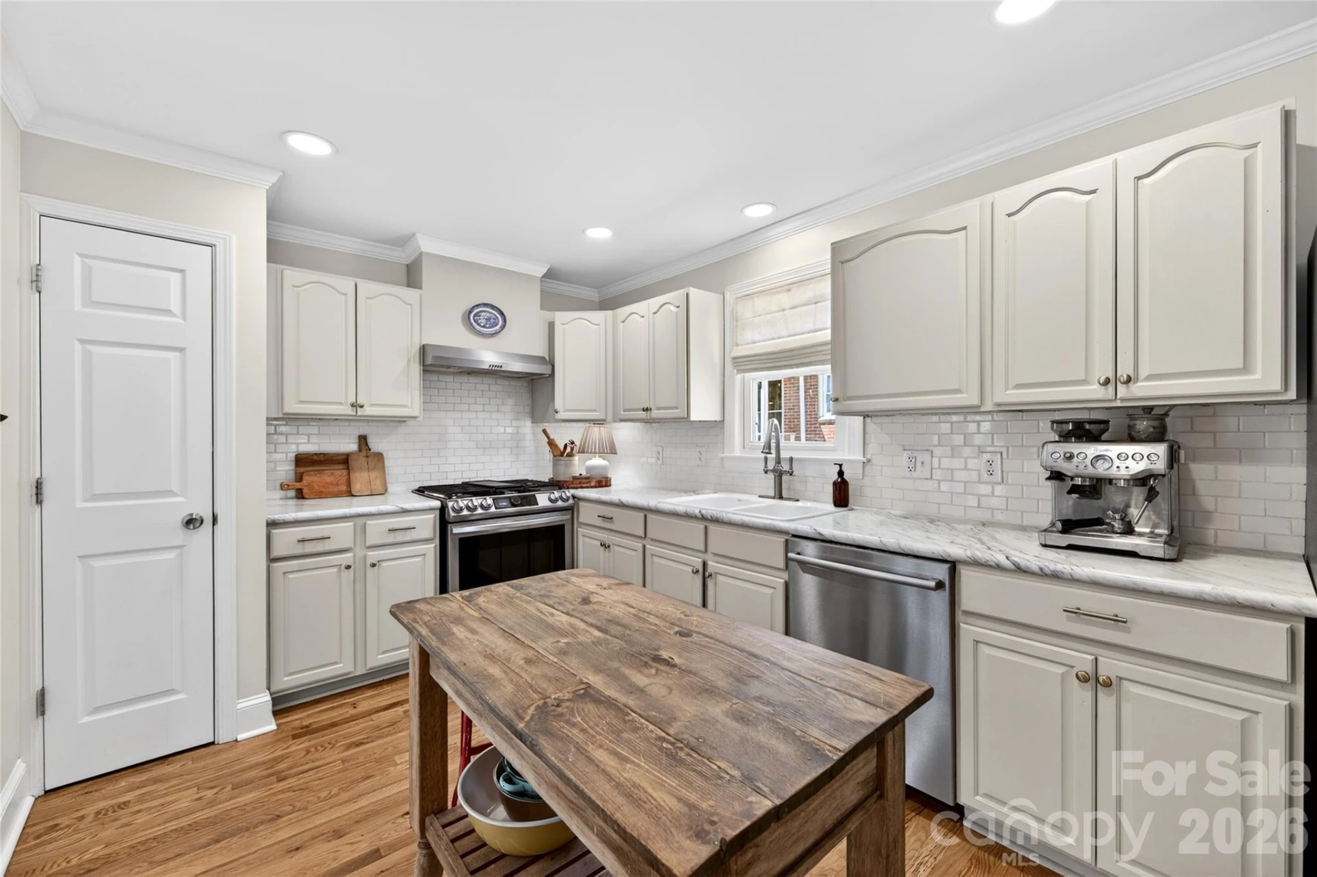 3910 Admiral Avenue - Photo 10