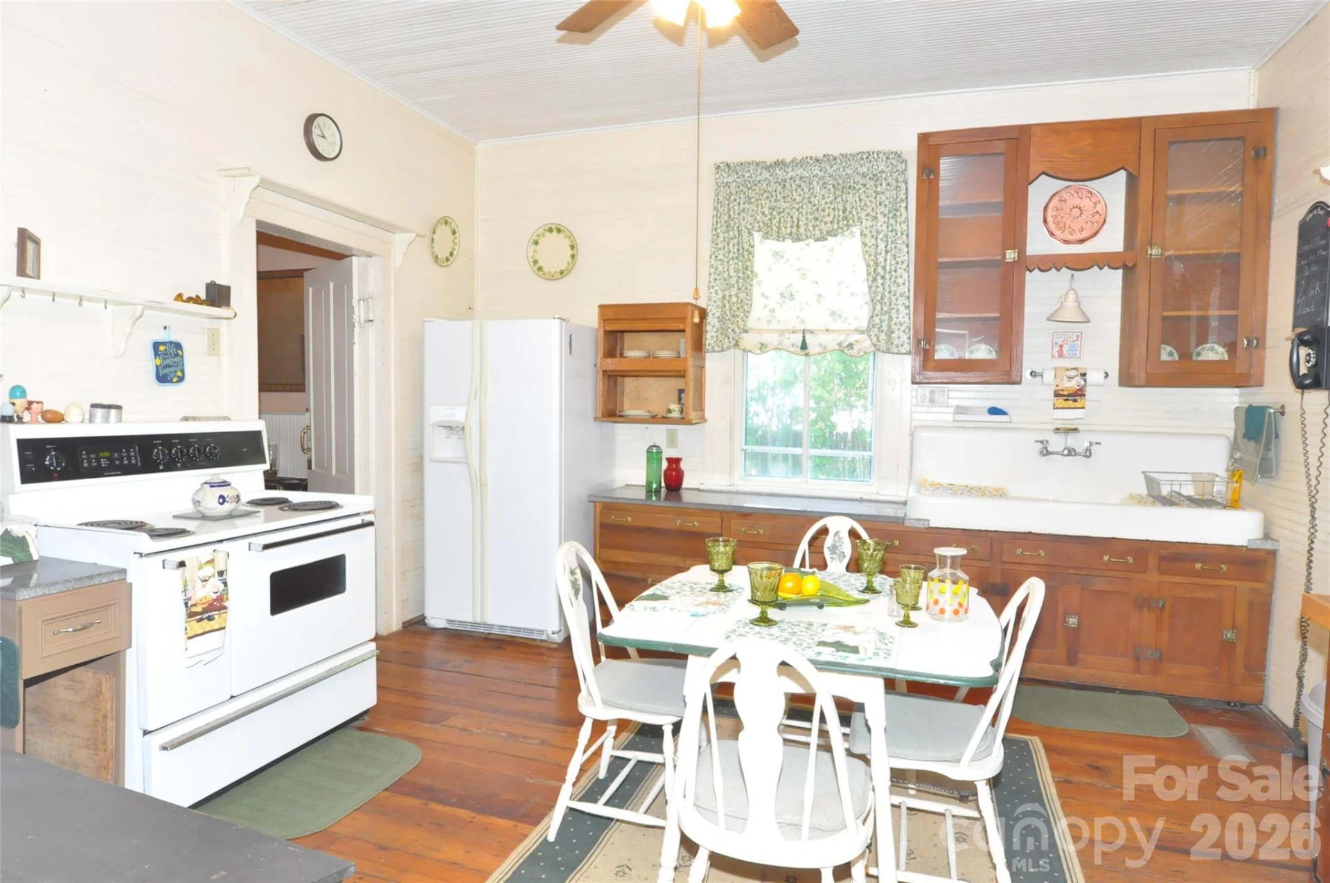 121 Hemphill Avenue - Photo 2