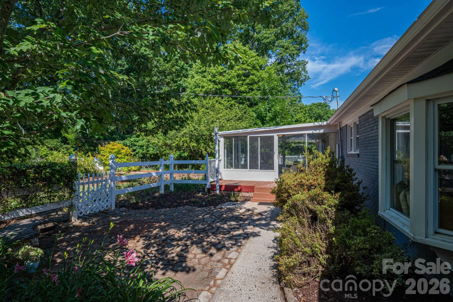 305 Heather Lane - Photo 8