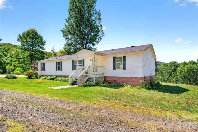 298 Wolf Crossing, Bakersville, NC, 28705