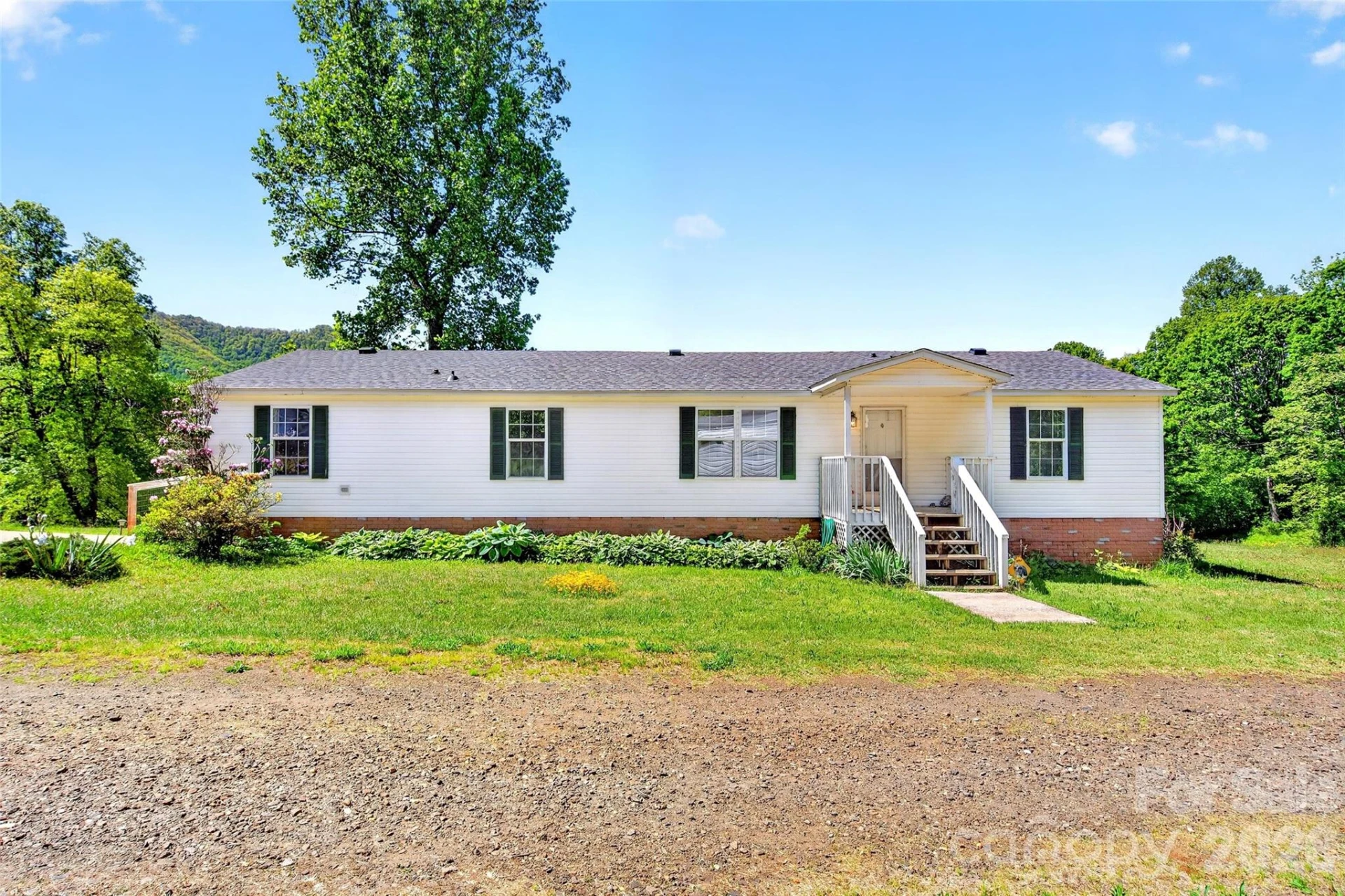 298 Wolf Crossing - Photo 2