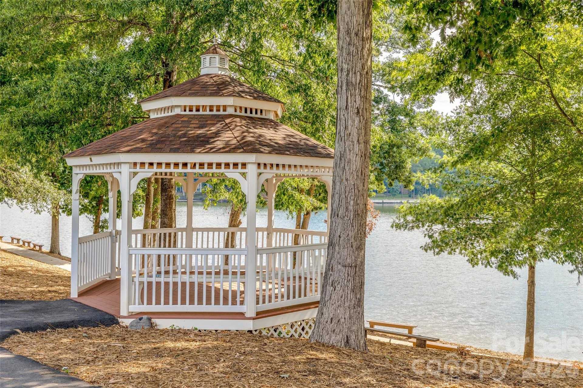 1039 Hunters Run Drive - Photo 3