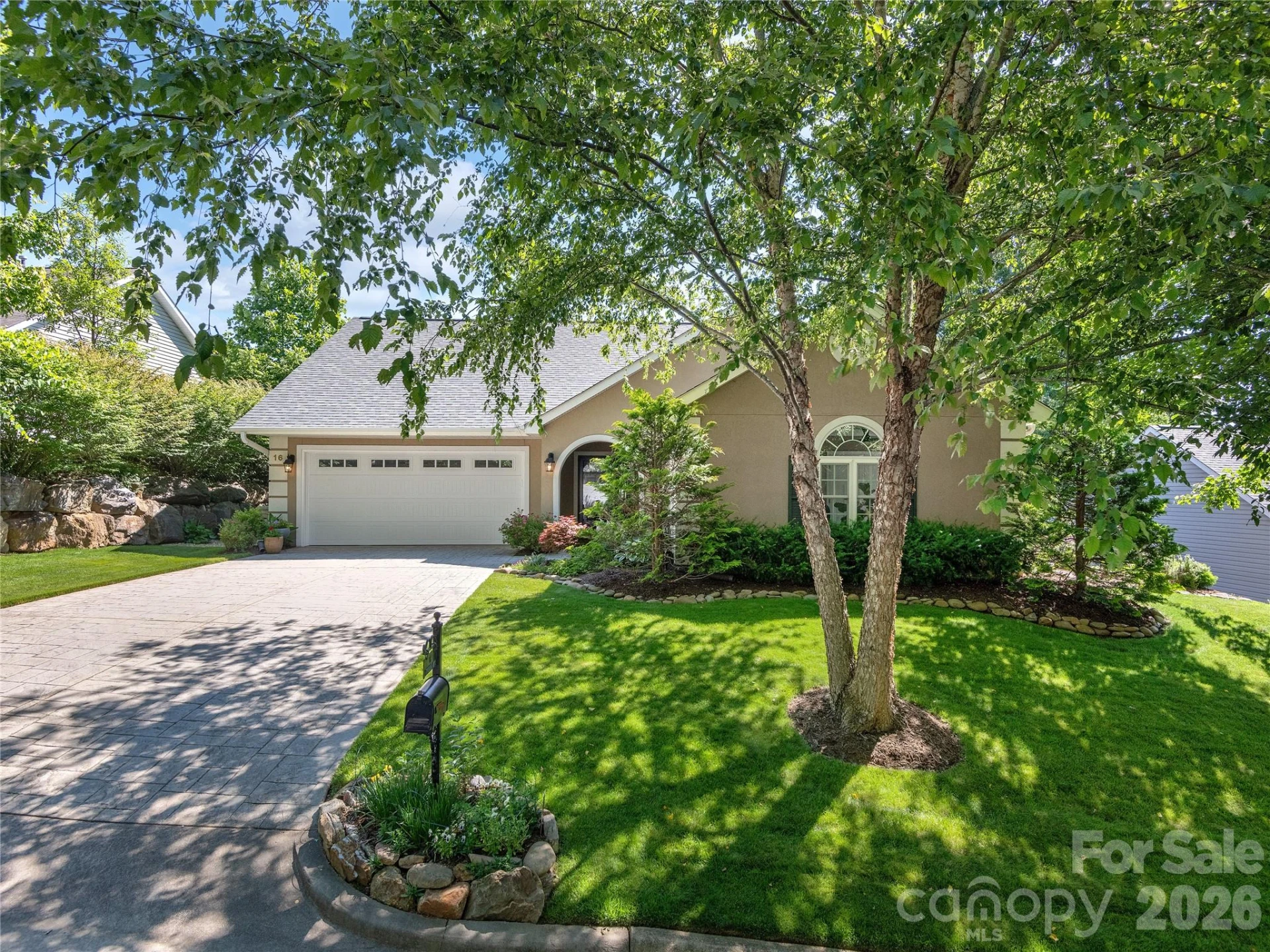 16 Stonebridge Drive - Photo 2