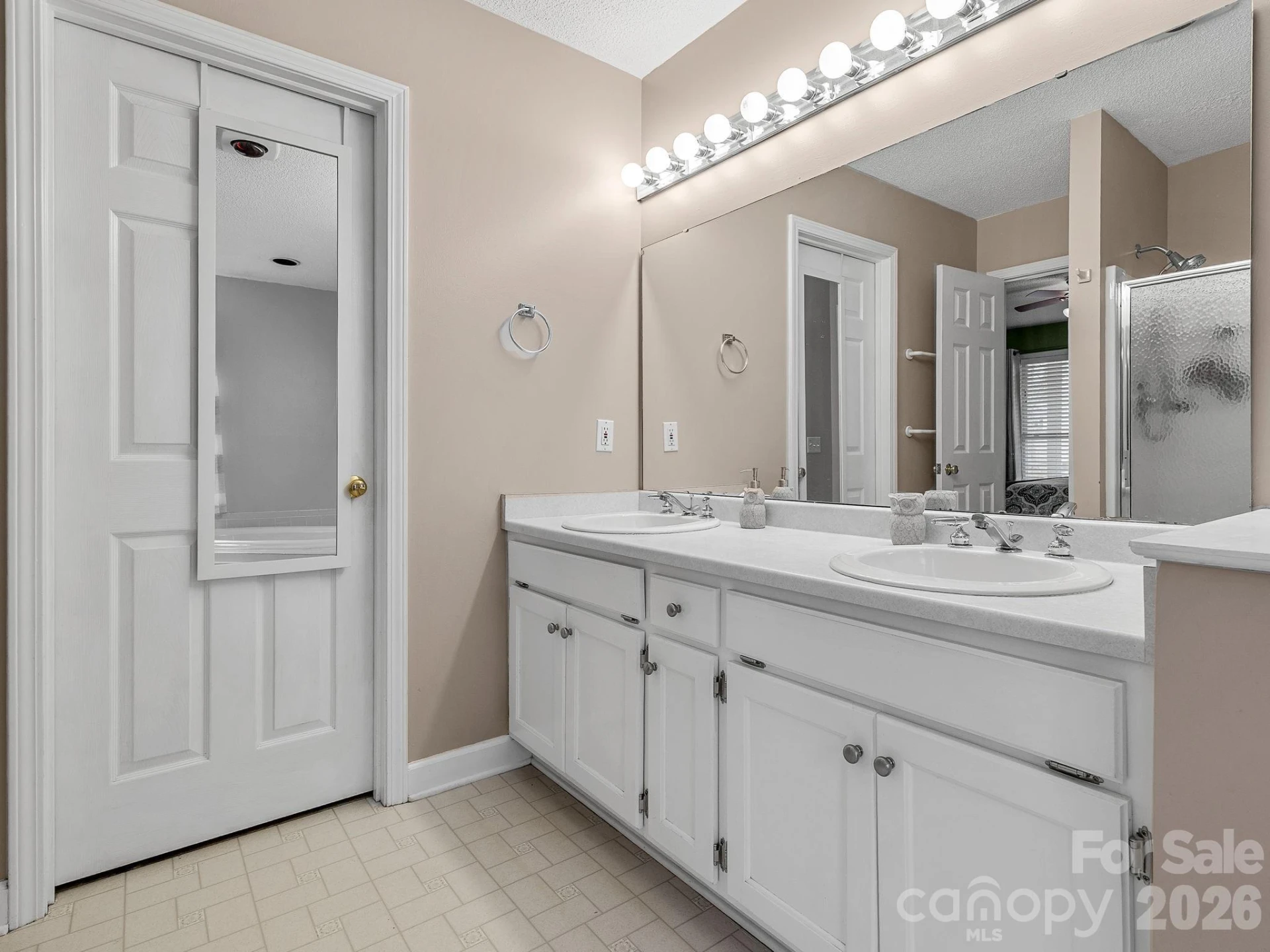 1570 Roddy Road - Photo 14