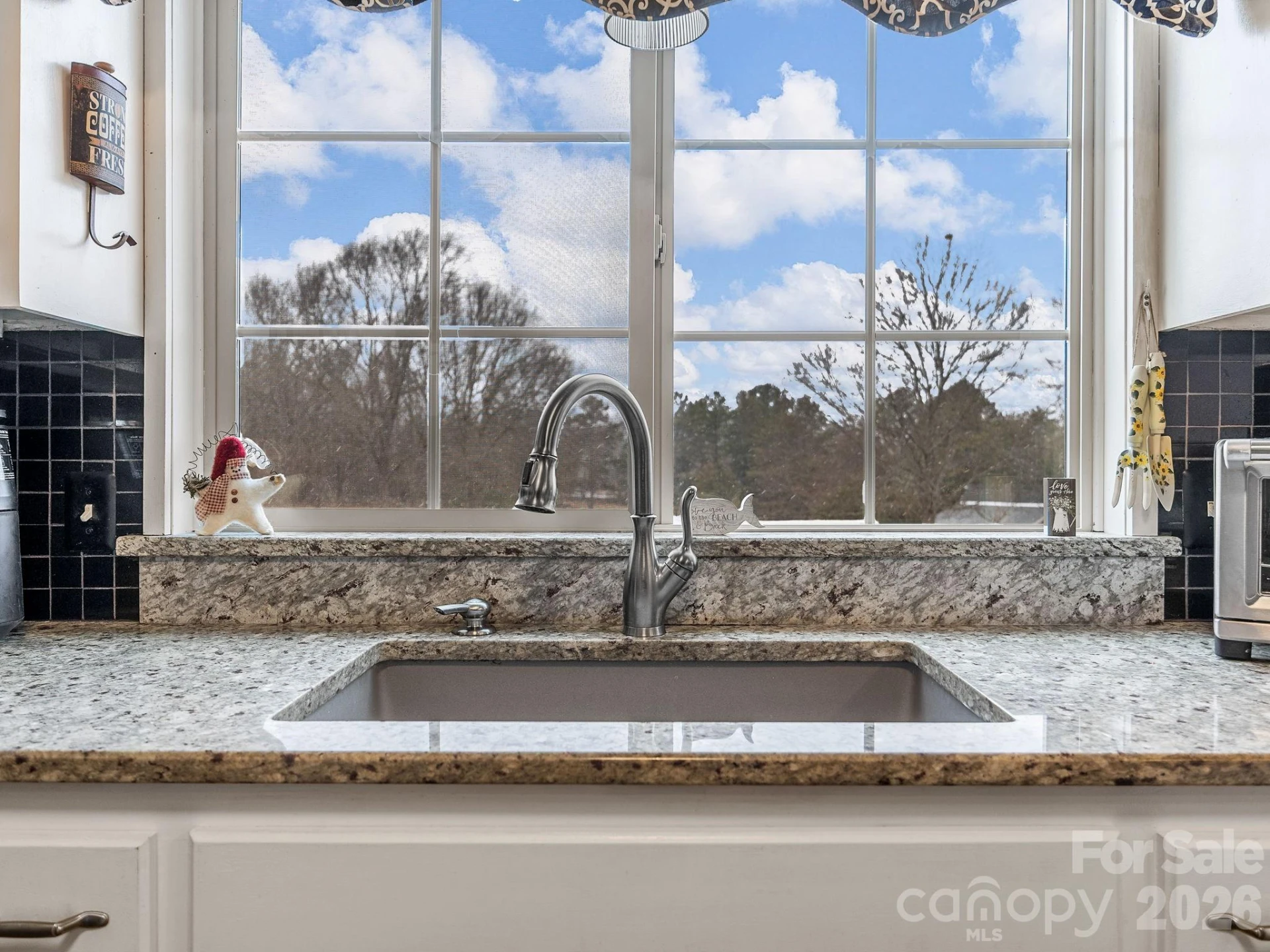 1570 Roddy Road - Photo 10