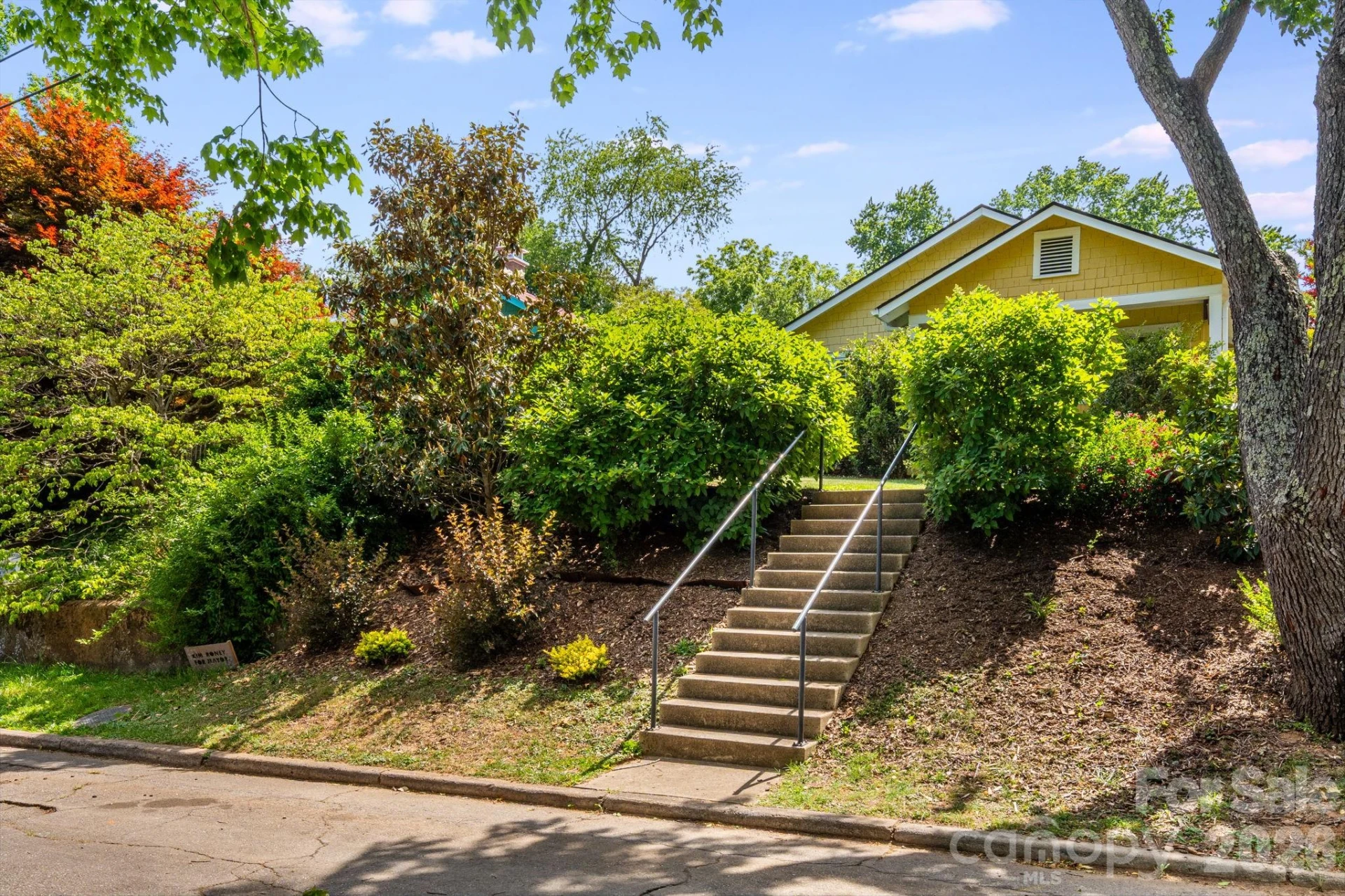72 Woodlawn Avenue - Photo 3