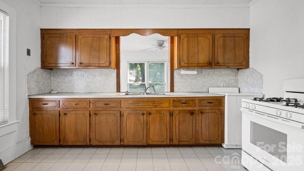 110 Globe Street - Photo 11