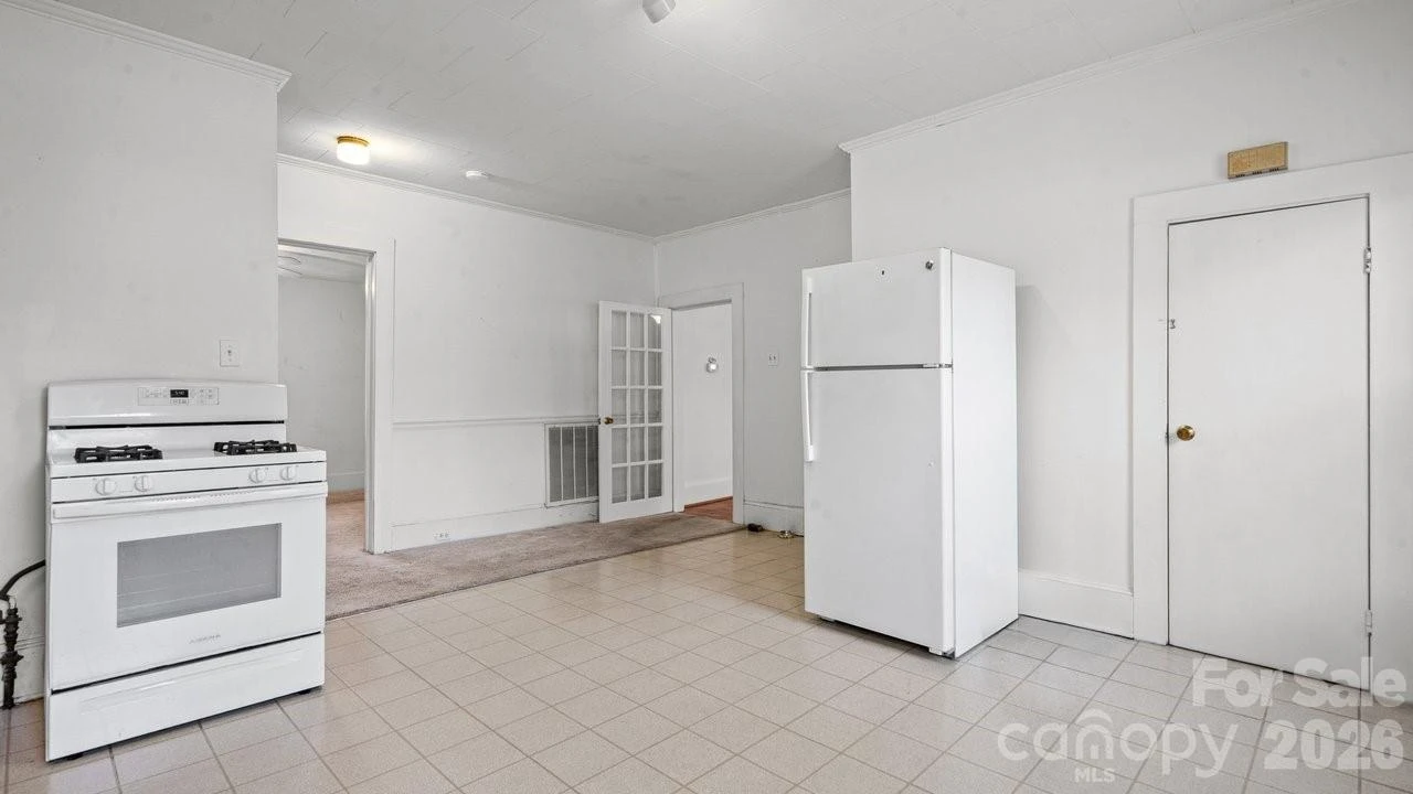 110 Globe Street - Photo 12