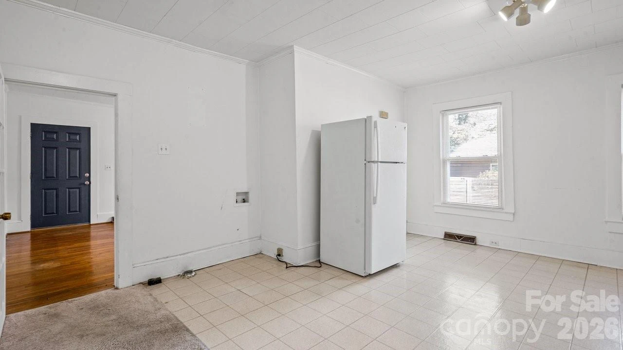 110 Globe Street - Photo 13