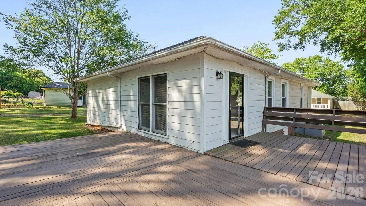 110 Globe Street - Photo 21