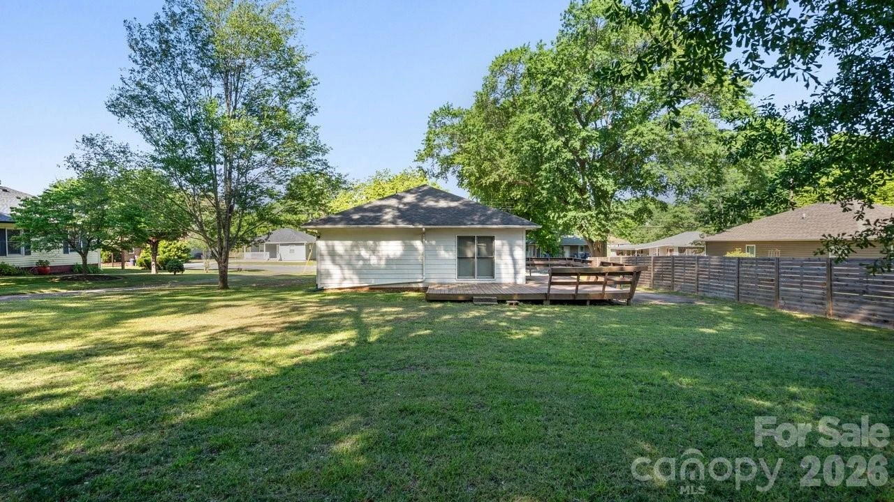 110 Globe Street - Photo 23