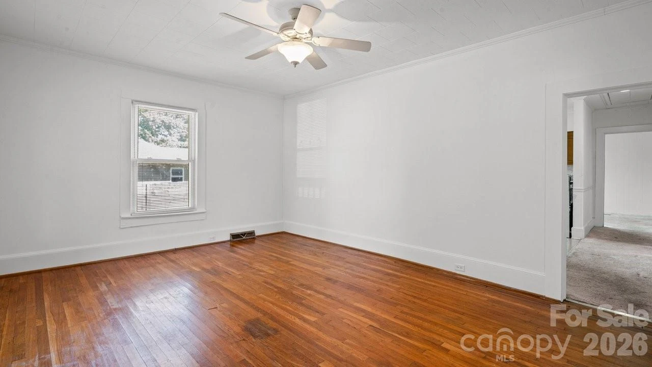 110 Globe Street - Photo 5