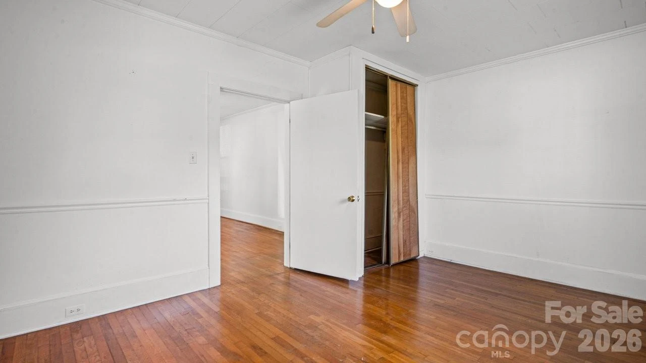 110 Globe Street - Photo 8