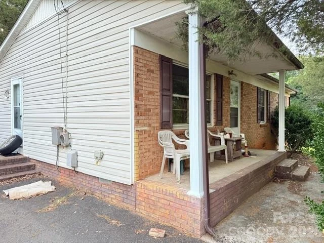 667 Kilborne Drive - Photo 2