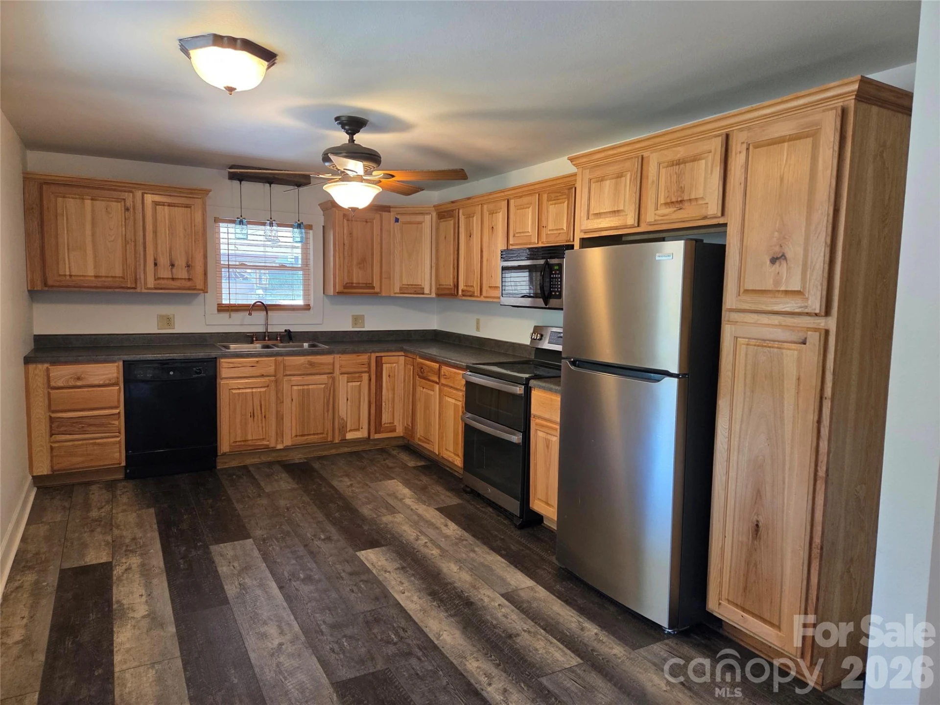 42 East Boulevard - Photo 2