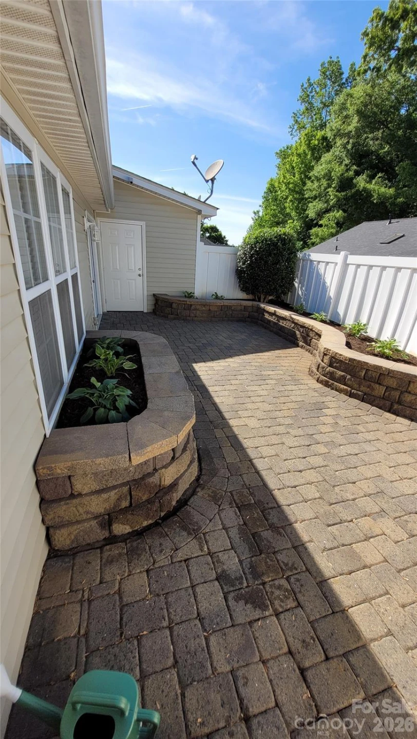 115 Edinburgh Court - Photo 19