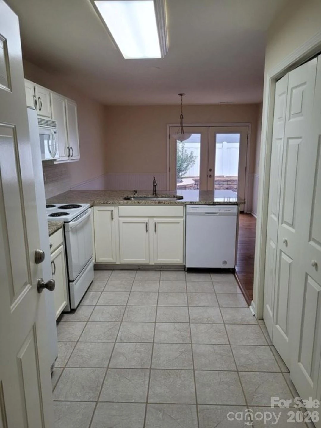 115 Edinburgh Court - Photo 7