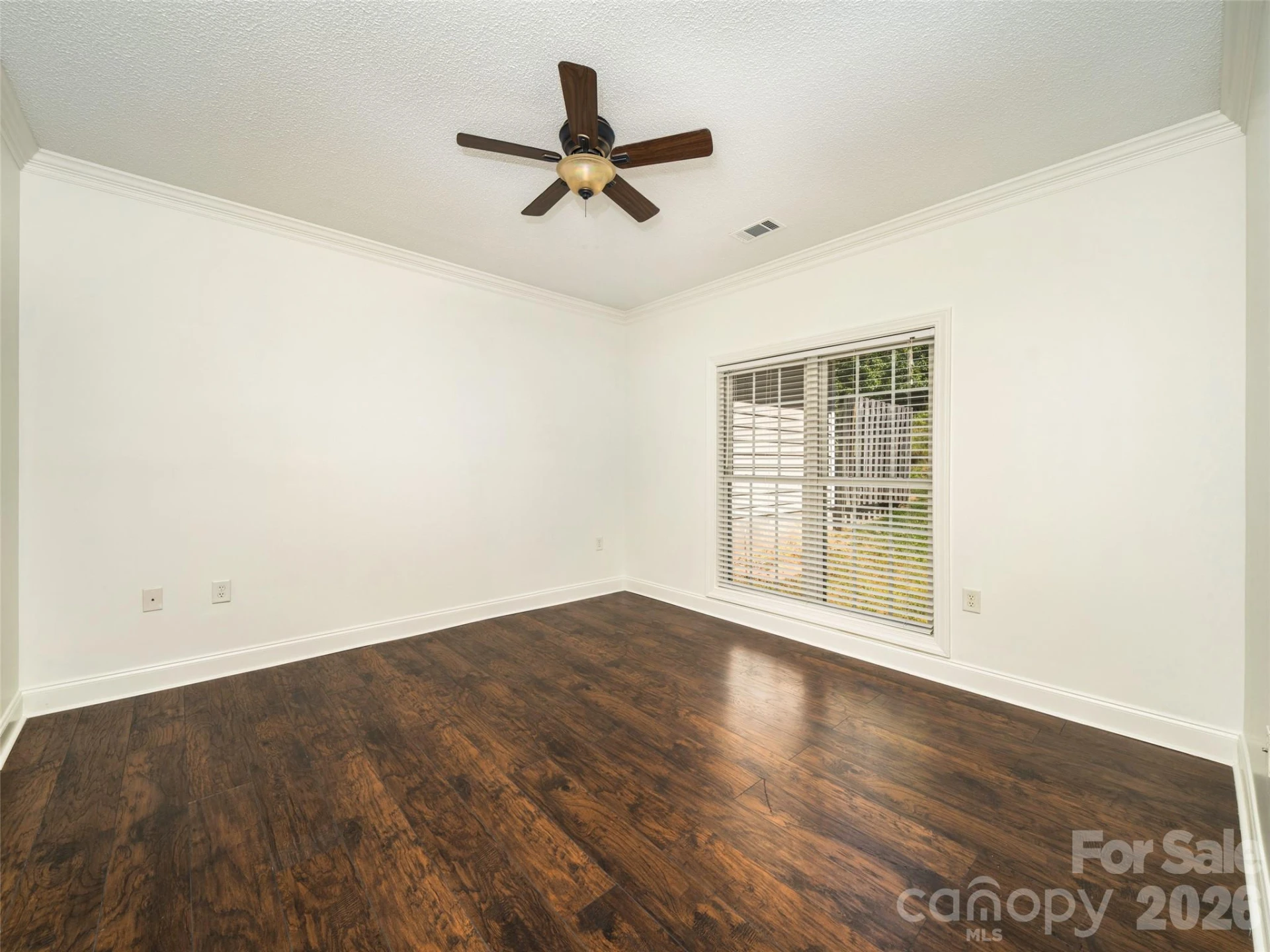 876 Pointe Drive - Photo 12