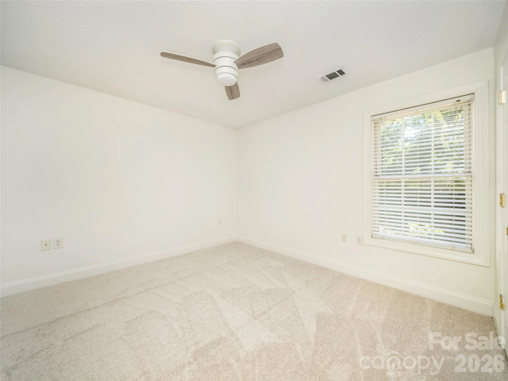 876 Pointe Drive - Photo 18