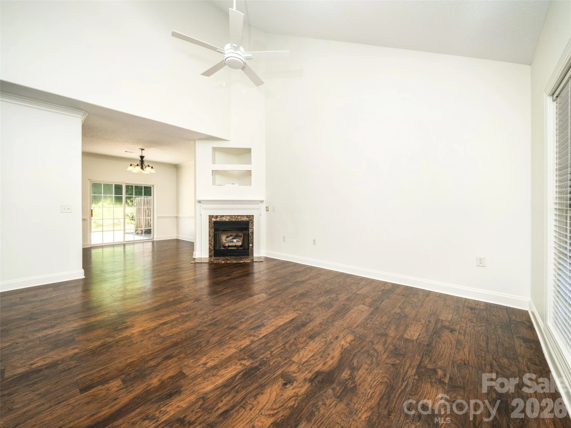 876 Pointe Drive - Photo 3