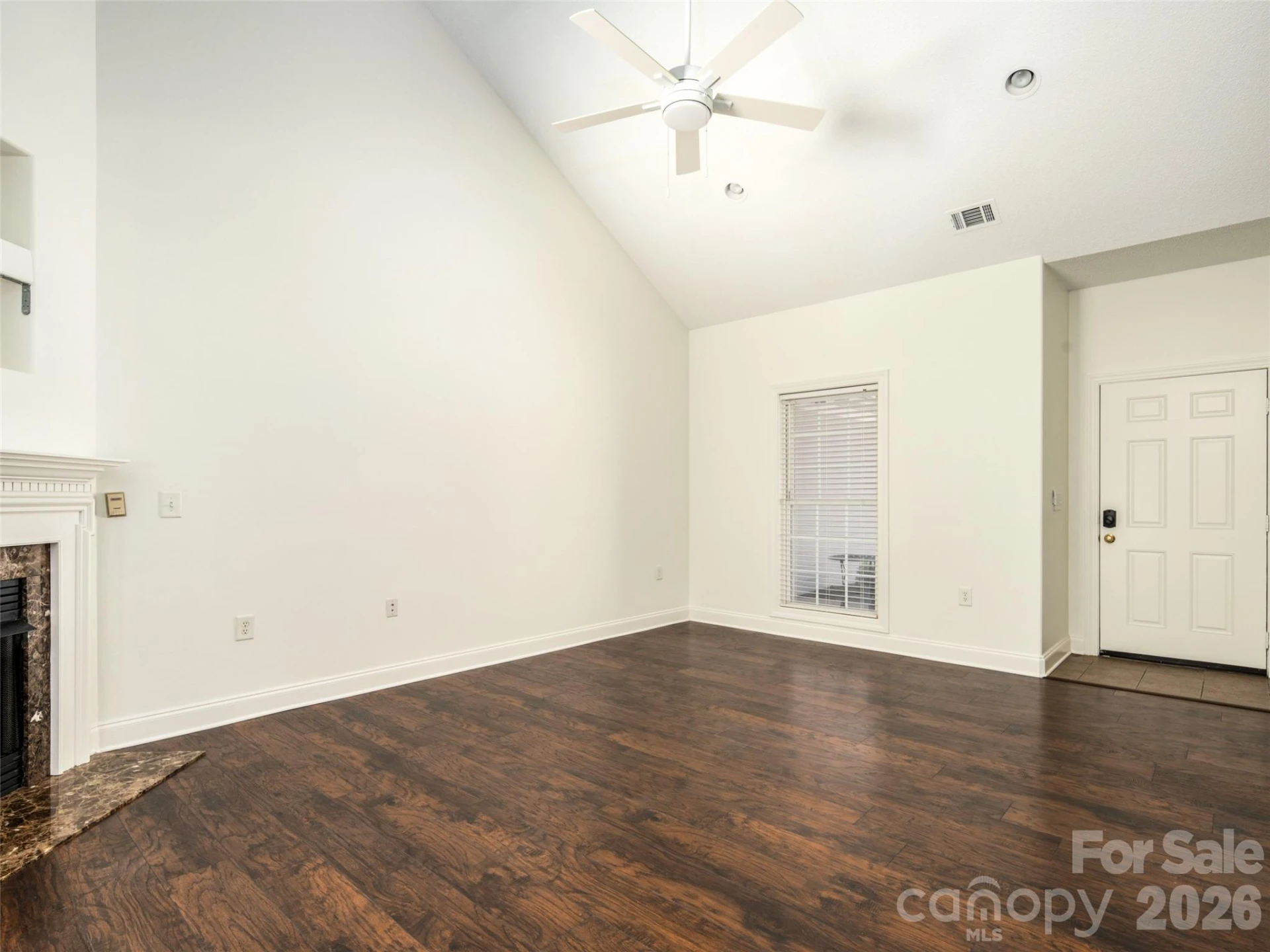 876 Pointe Drive - Photo 4