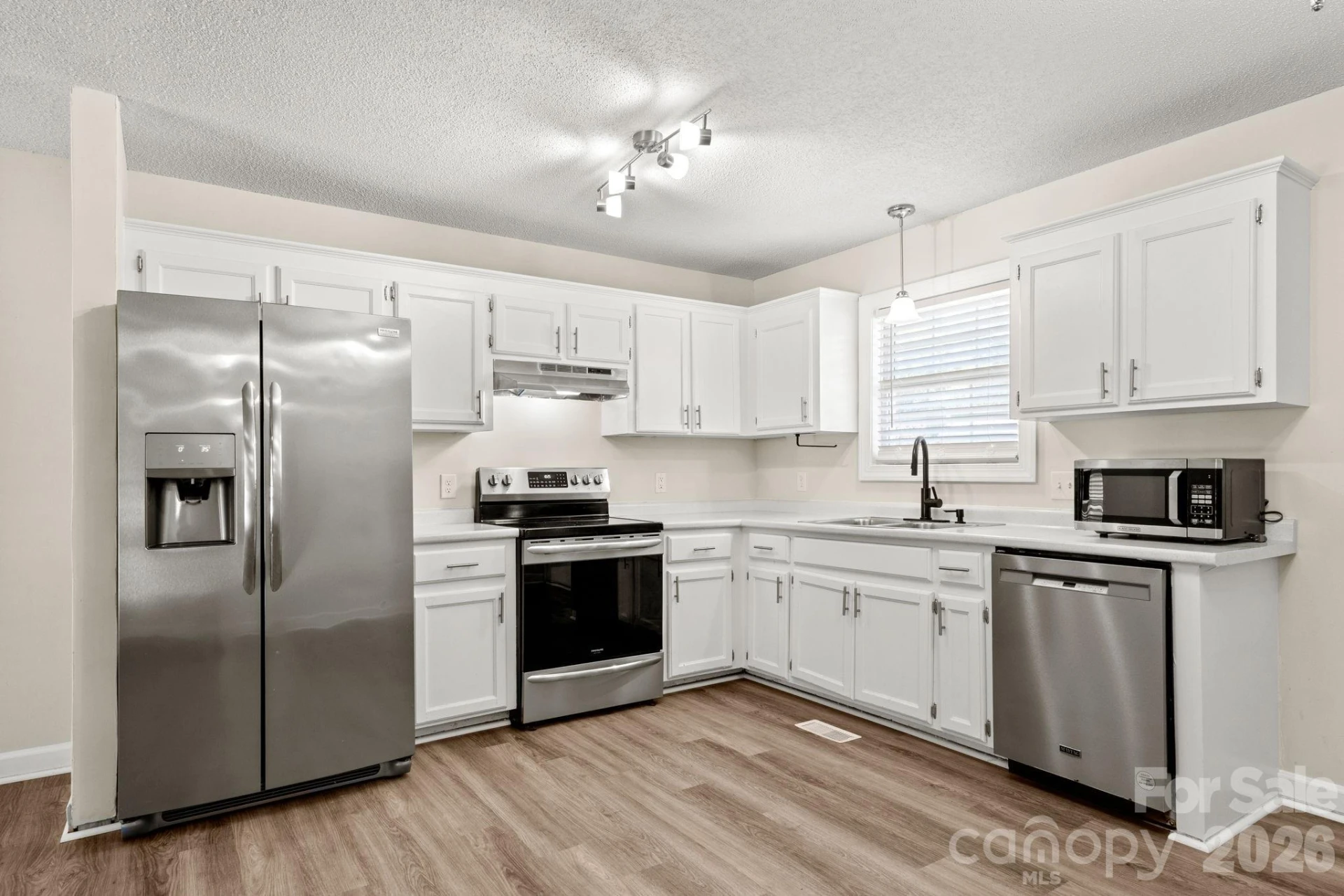 1502 Main Street - Photo 6