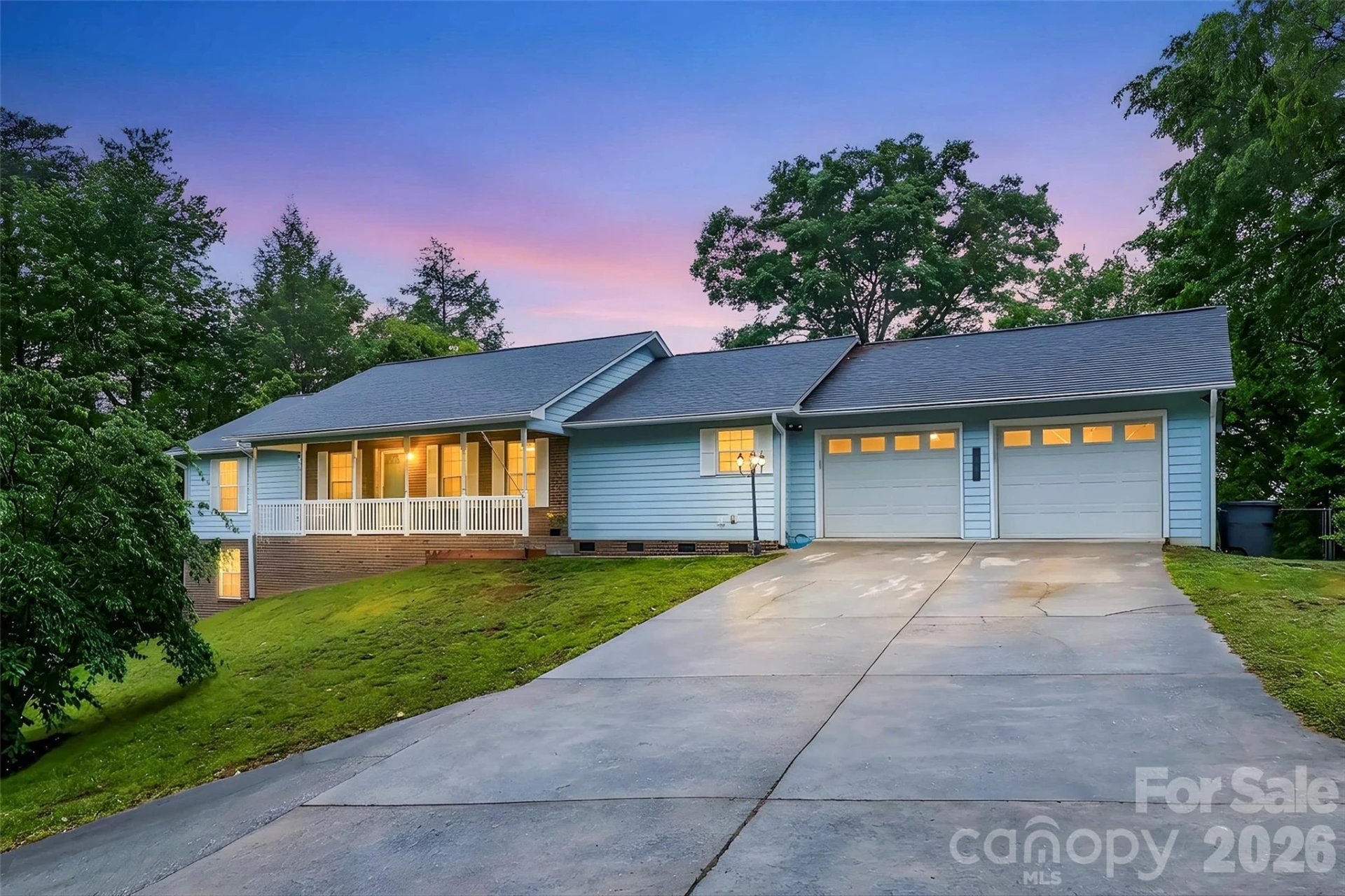 570 Pleasant View Drive - Photo 2