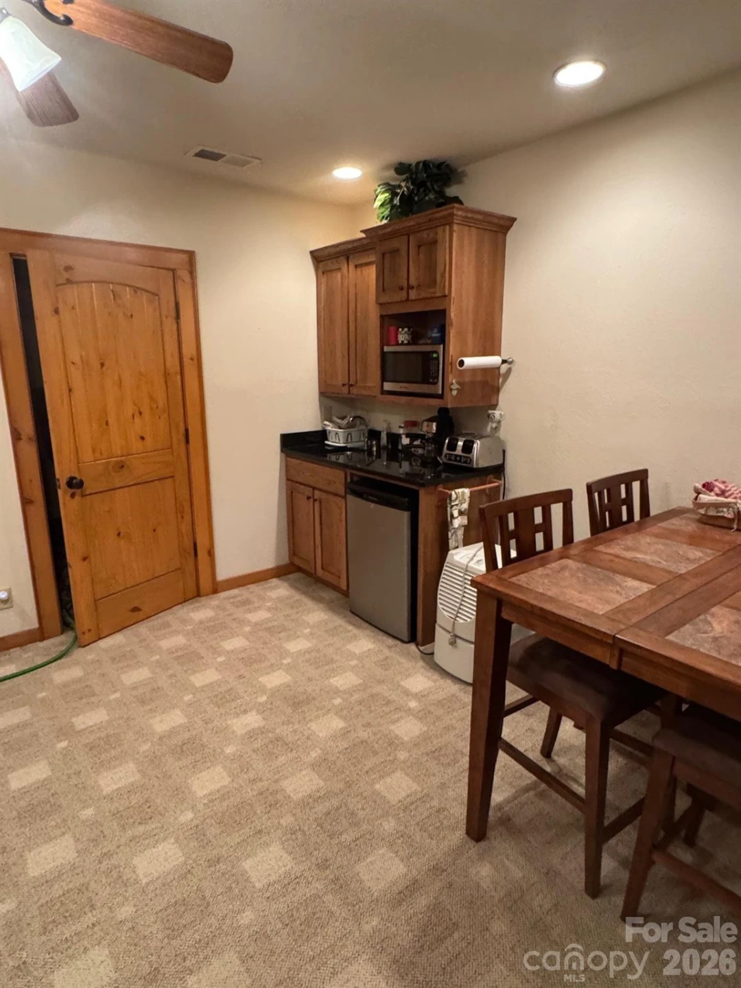 686 Hyacinth Drive - Photo 16
