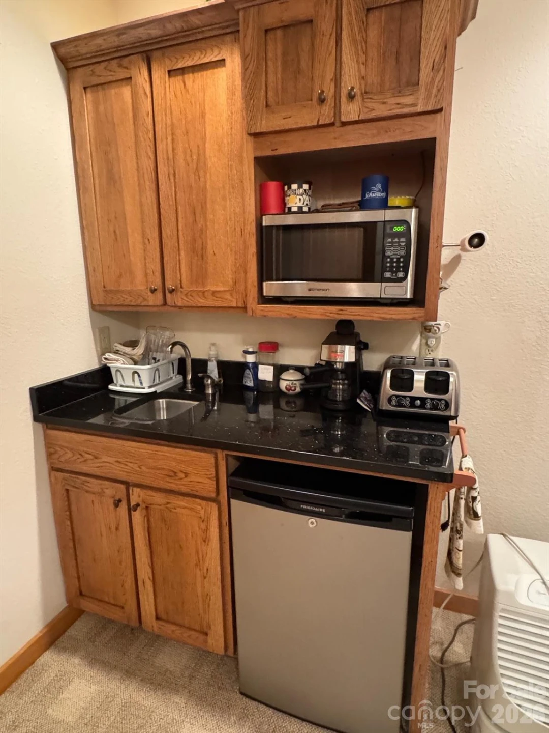 686 Hyacinth Drive - Photo 17