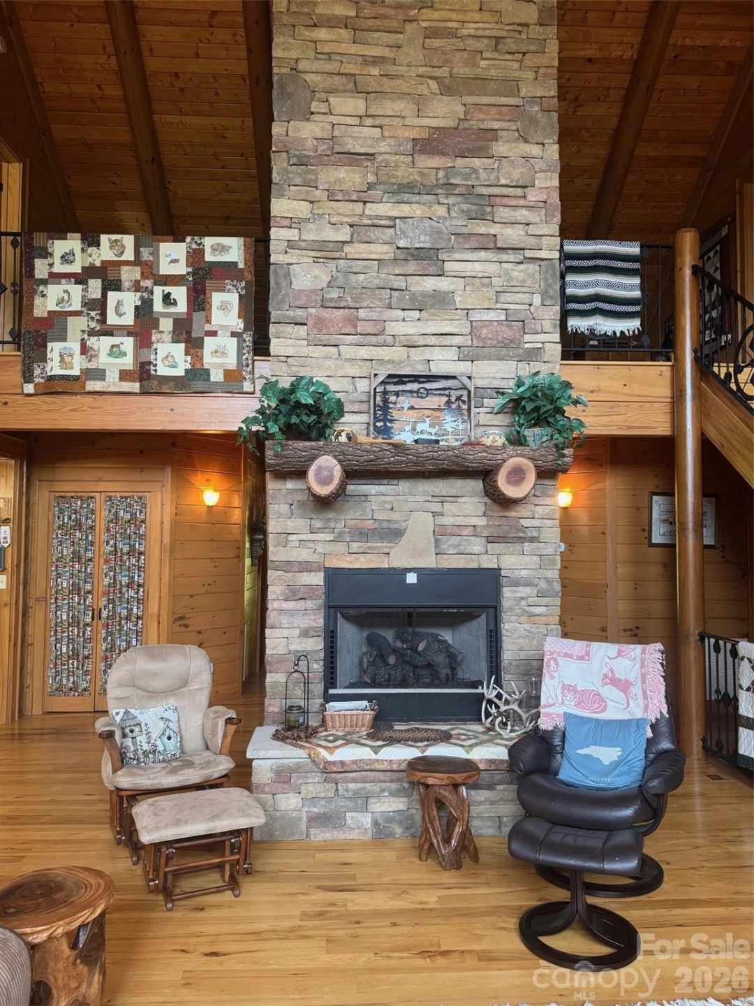 686 Hyacinth Drive - Photo 3