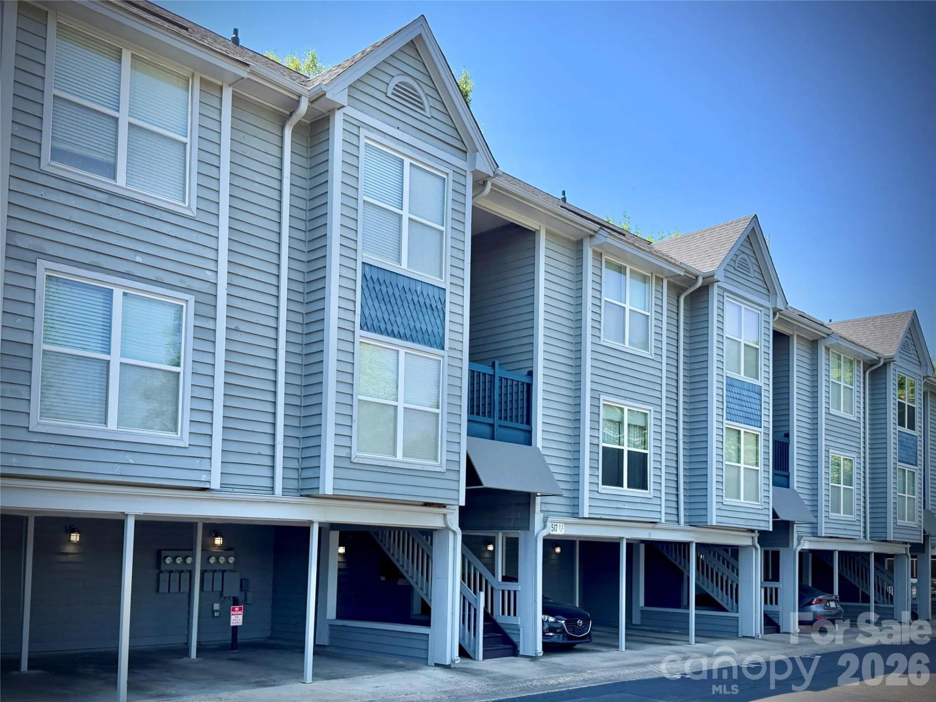 517 Graham Street - Photo 3