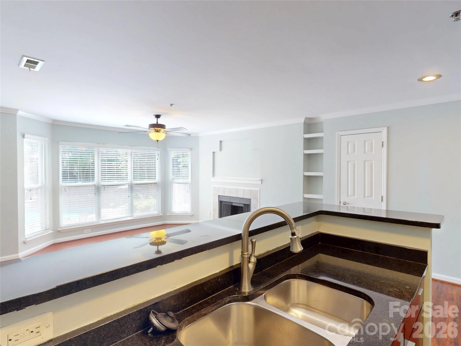 517 Graham Street - Photo 9