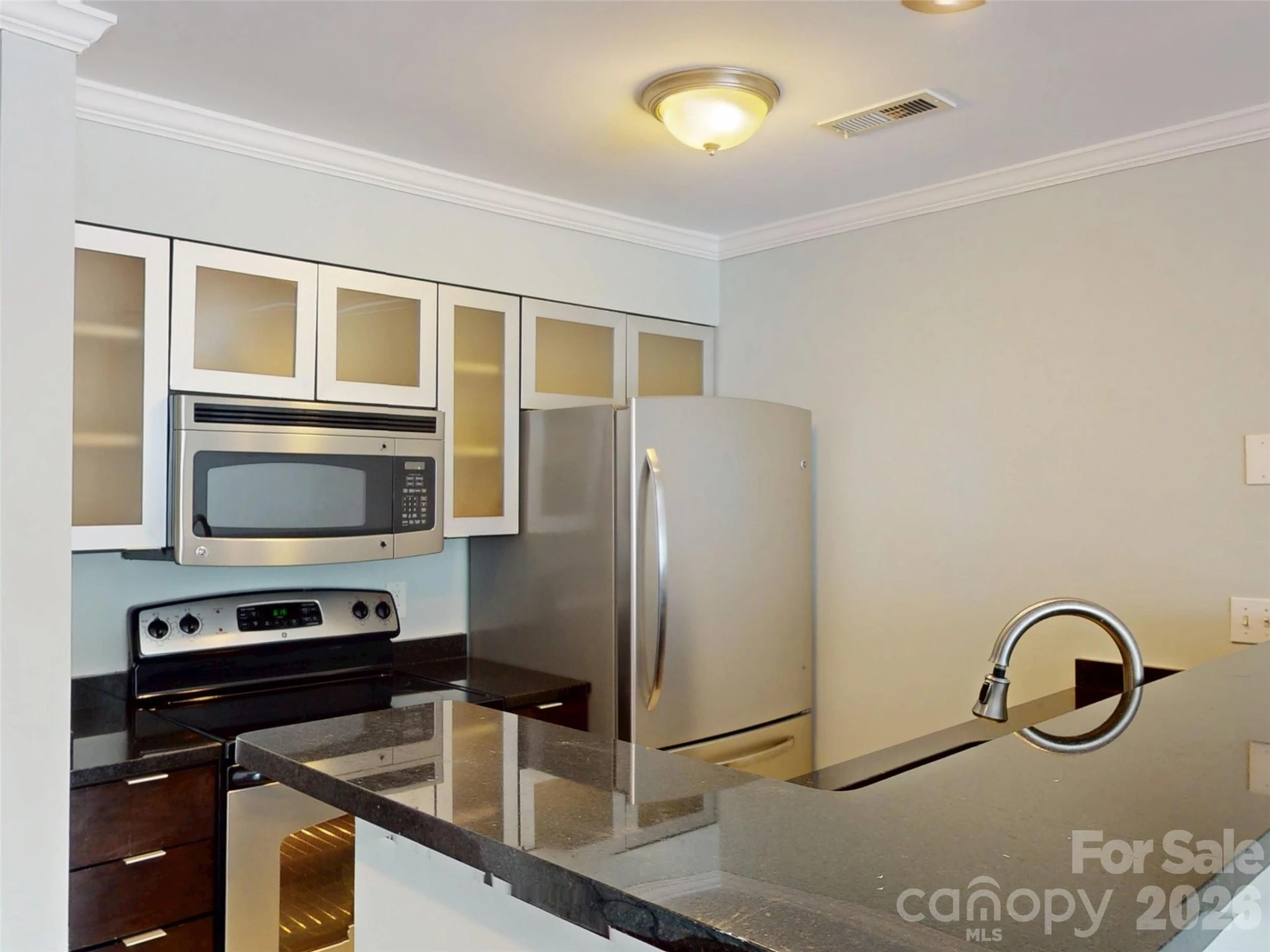 517 Graham Street - Photo 10
