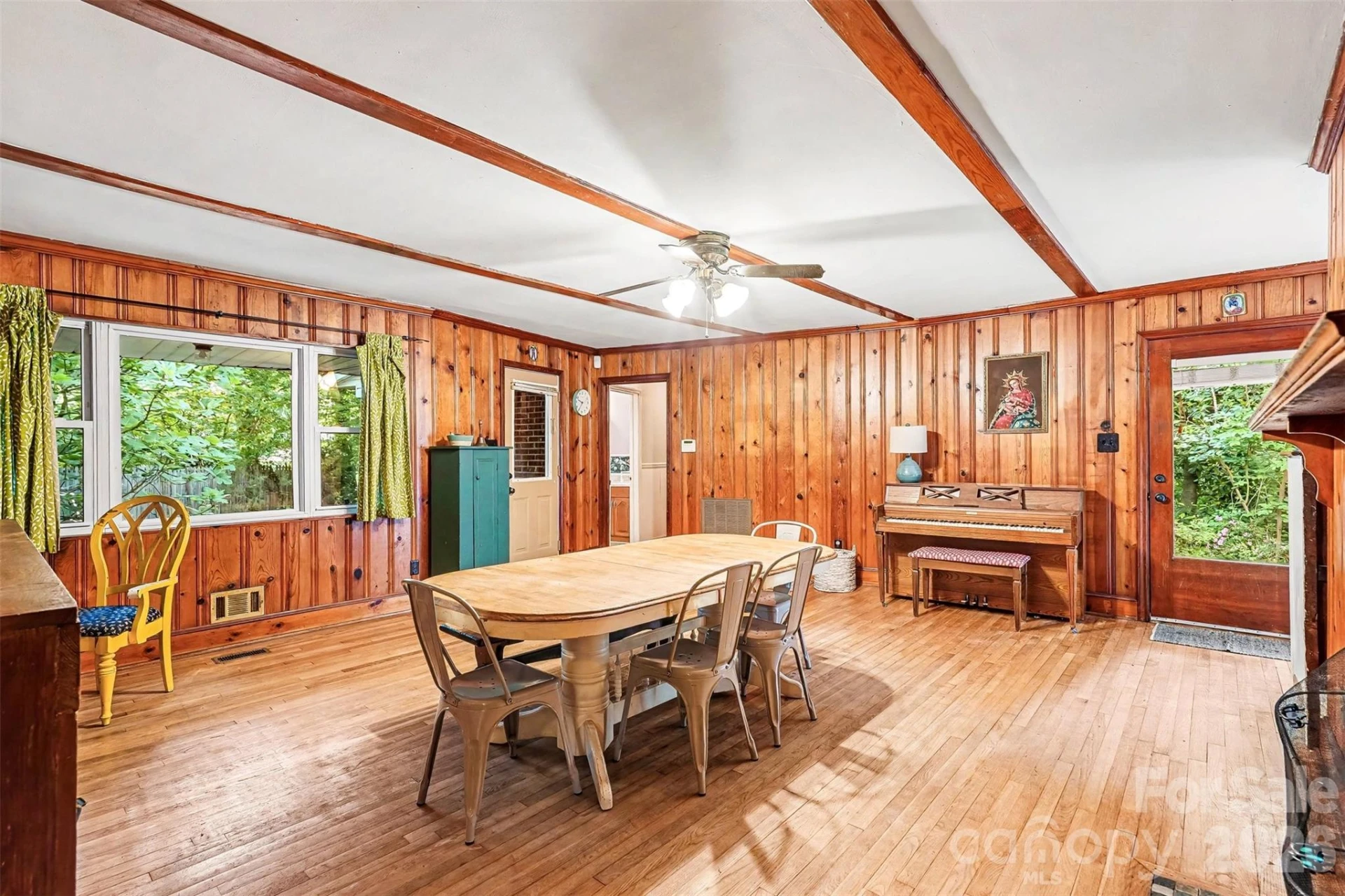 812 Saint Michaels Lane - Photo 11