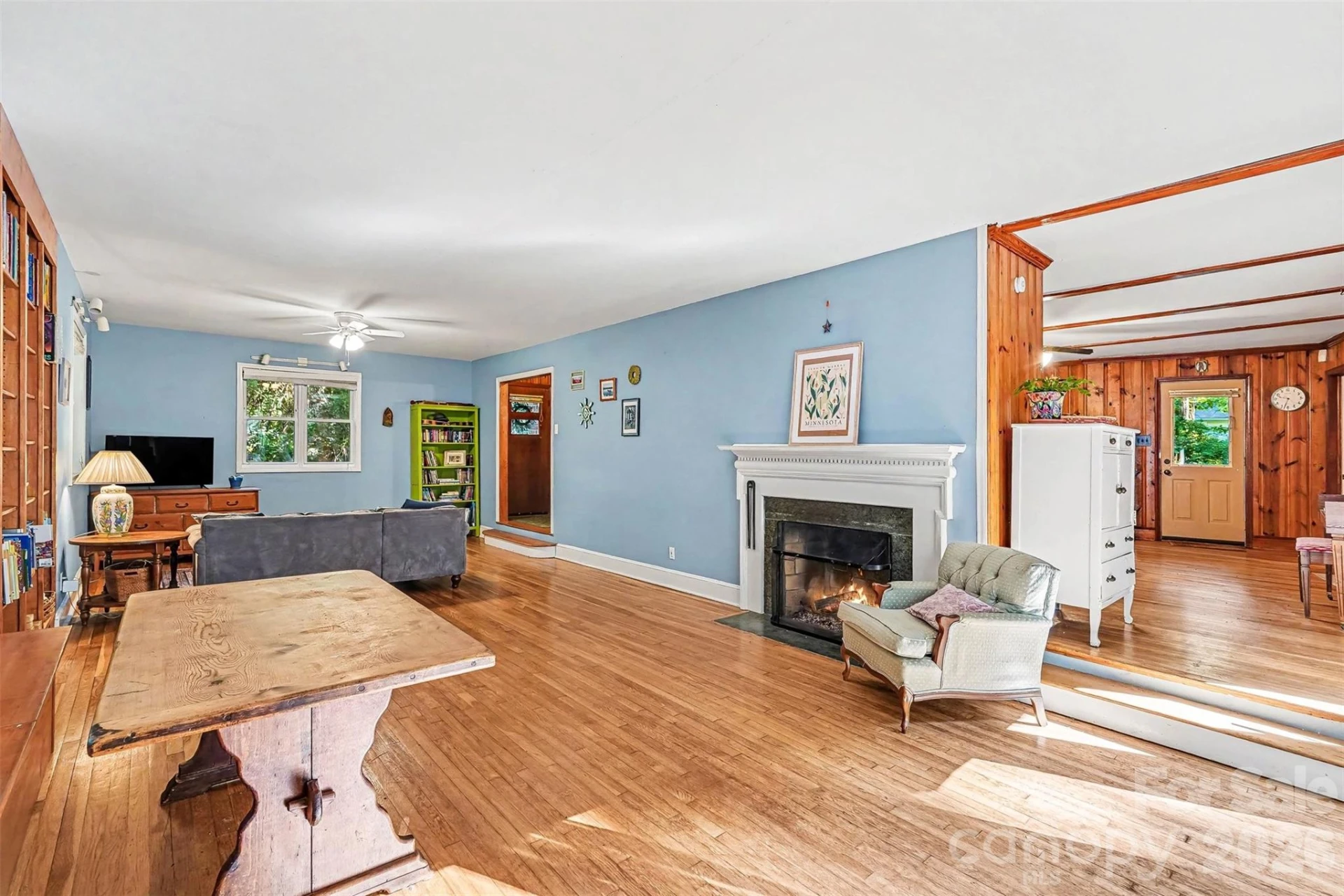812 Saint Michaels Lane - Photo 3
