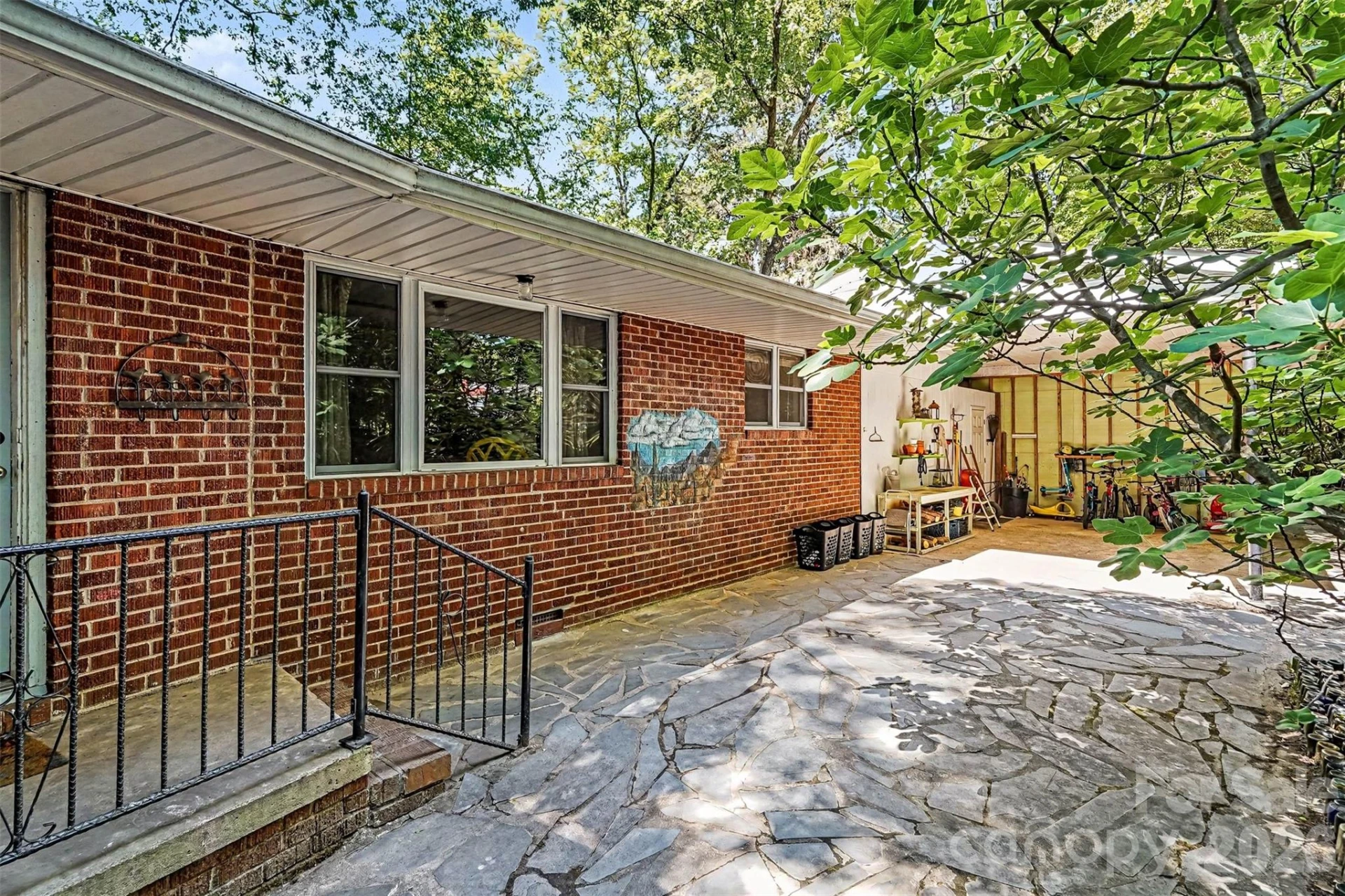 812 Saint Michaels Lane - Photo 30