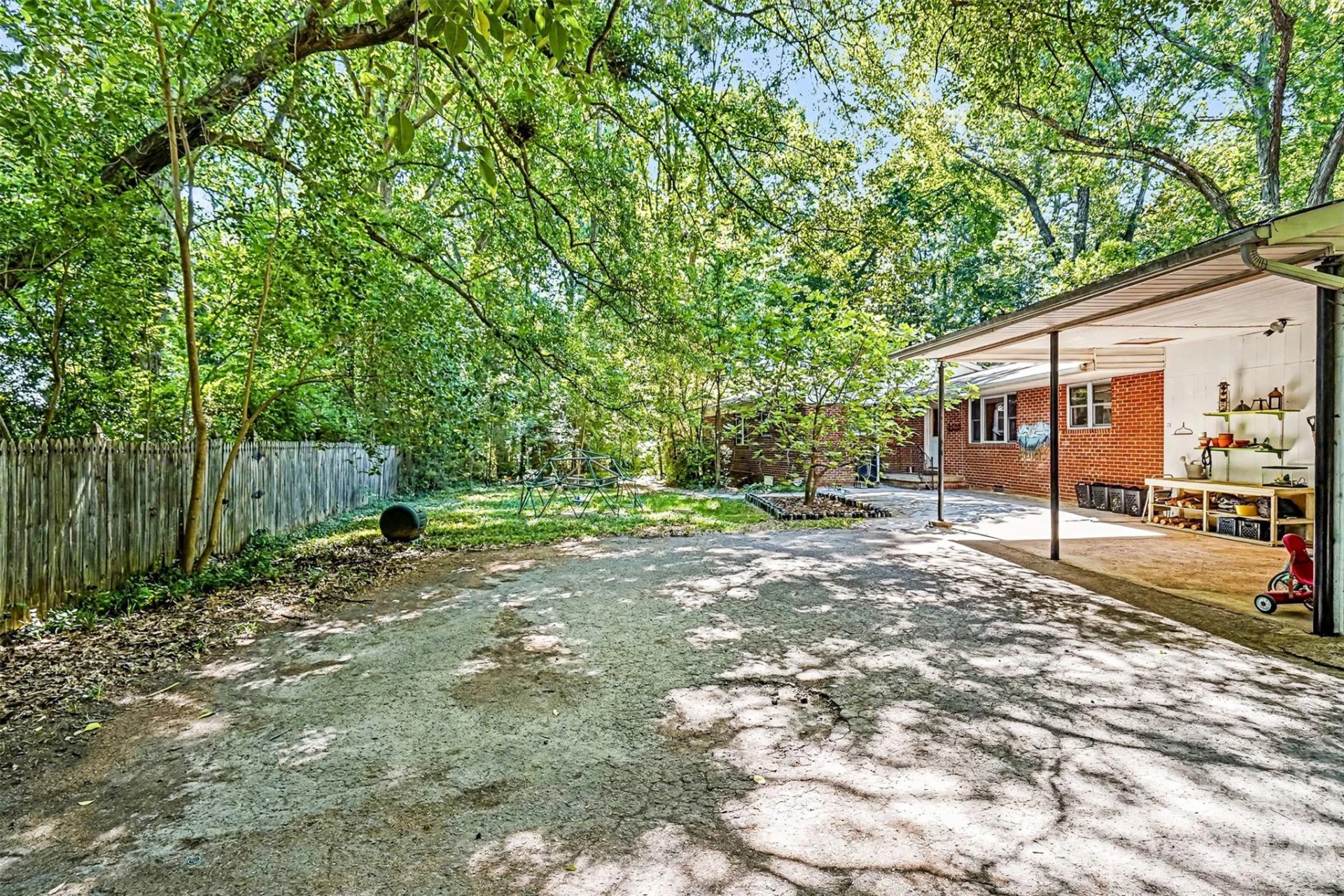 812 Saint Michaels Lane - Photo 33