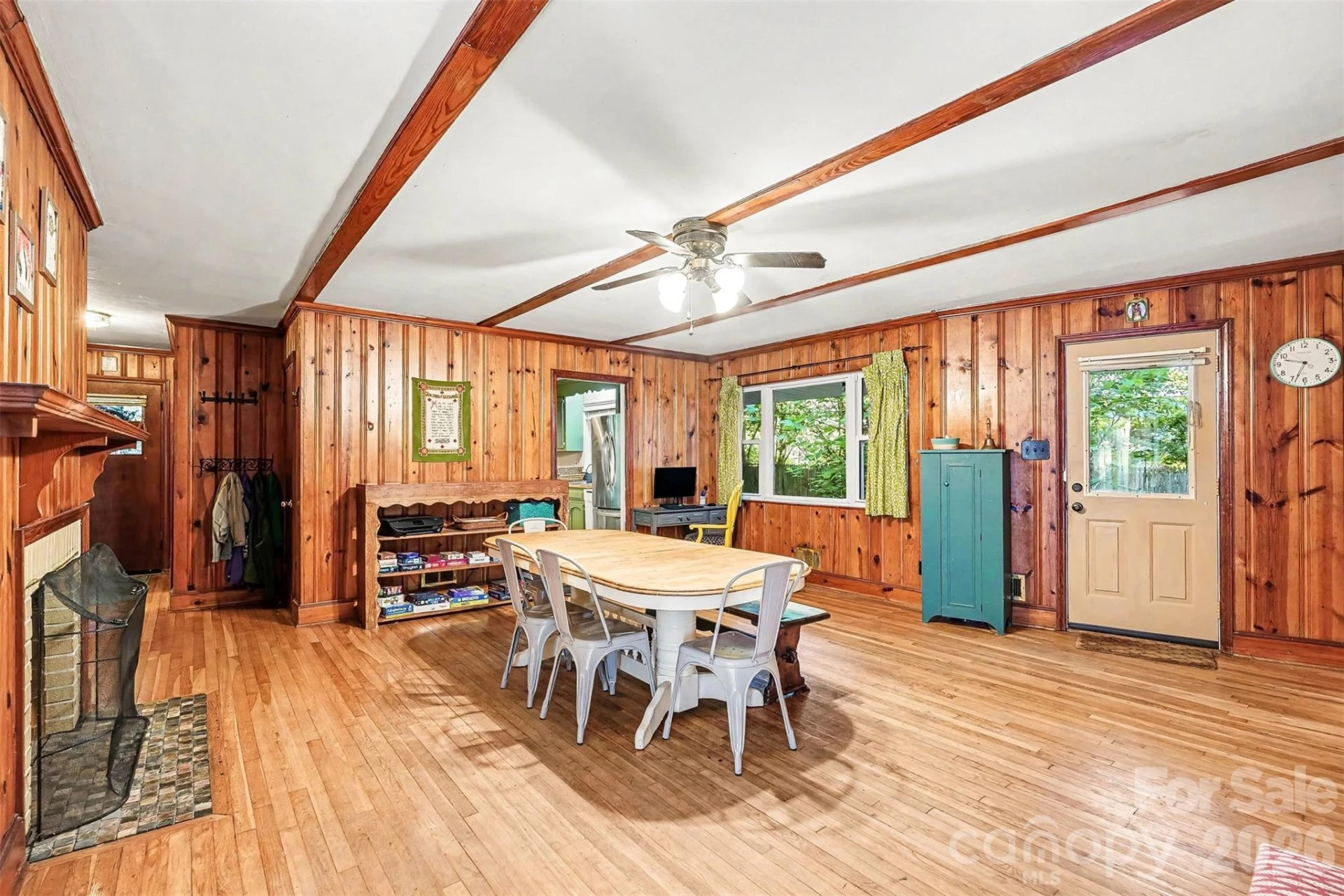 812 Saint Michaels Lane - Photo 9