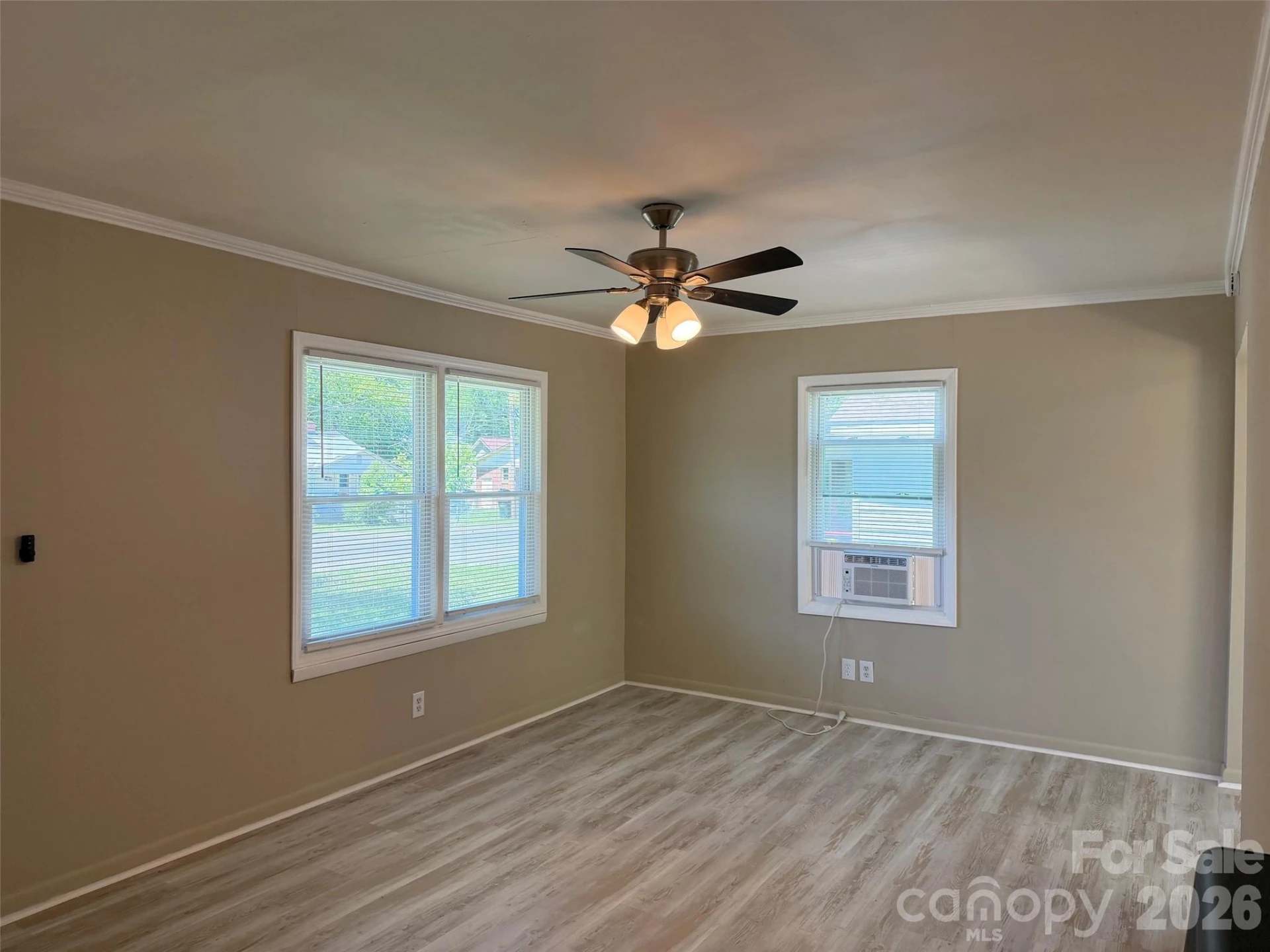 372 Baker Street - Photo 4