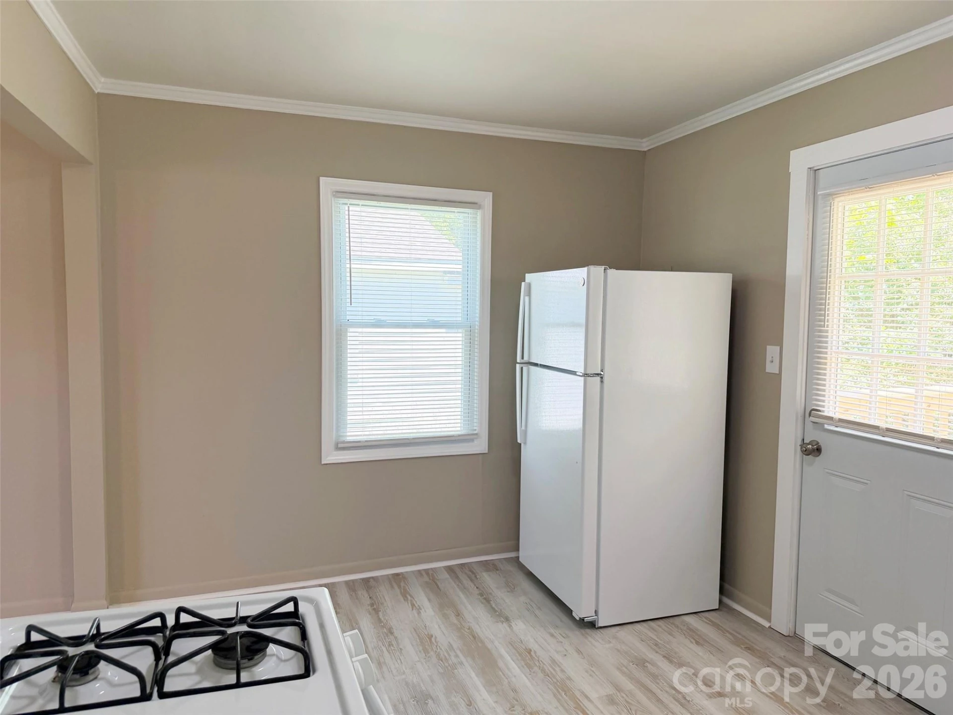 372 Baker Street - Photo 6